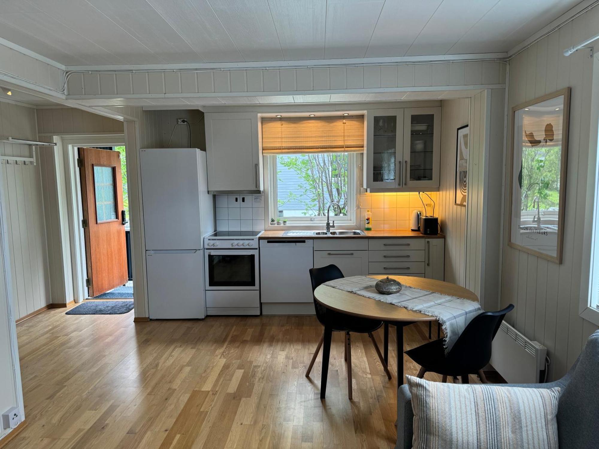 Apartment Walo Tromsdalen - Close To Cable Car And Arctic Cathedral, 10 Min By Bus To Centre, Free Parking *