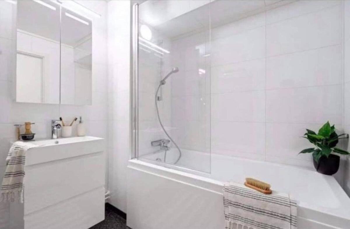 Miracle Tromso, Cozy Double Bed Private In A Shared With Stunning Views