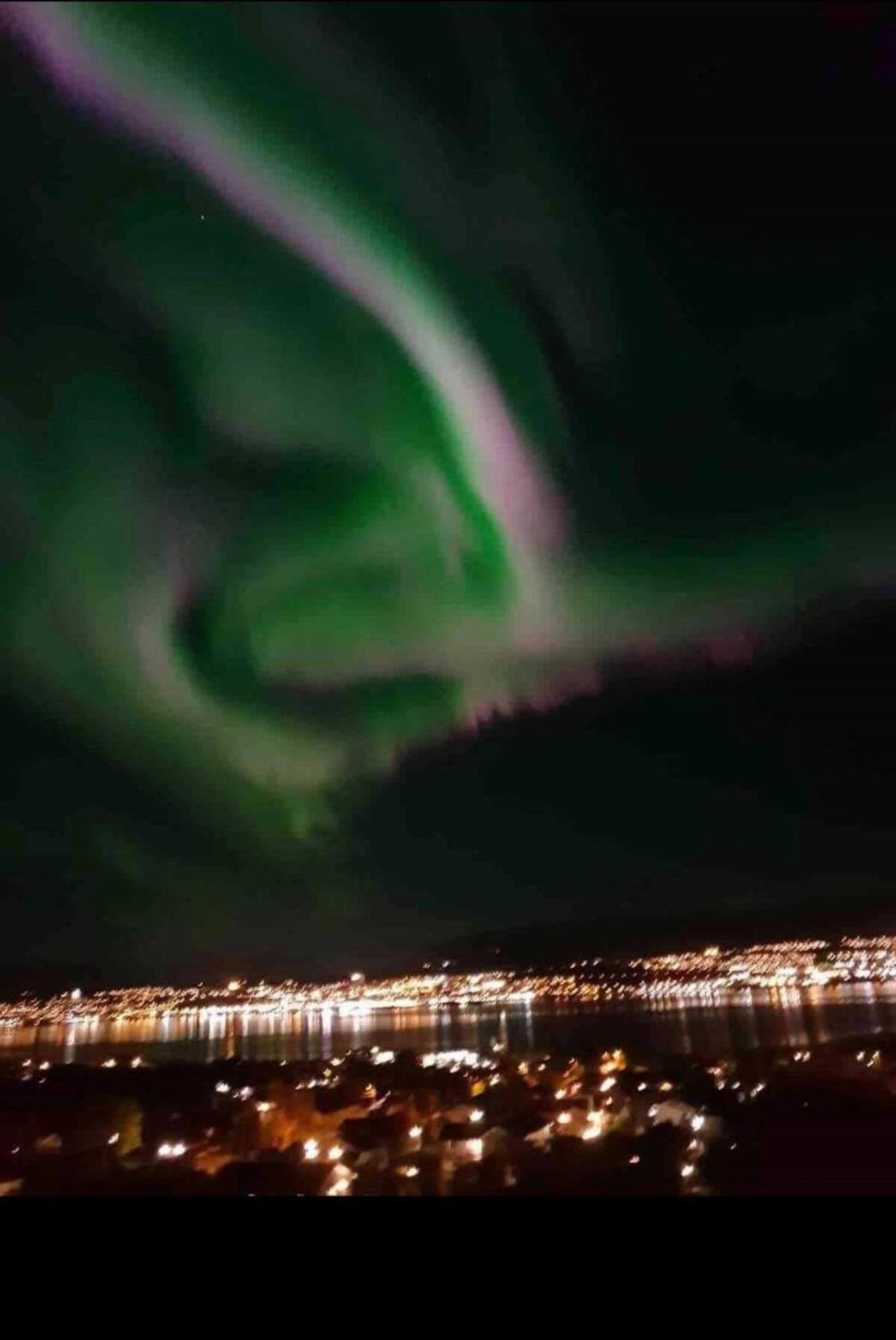 Miracle Tromso, Cozy Double Bed Private In A Shared With Stunning Views Tromso