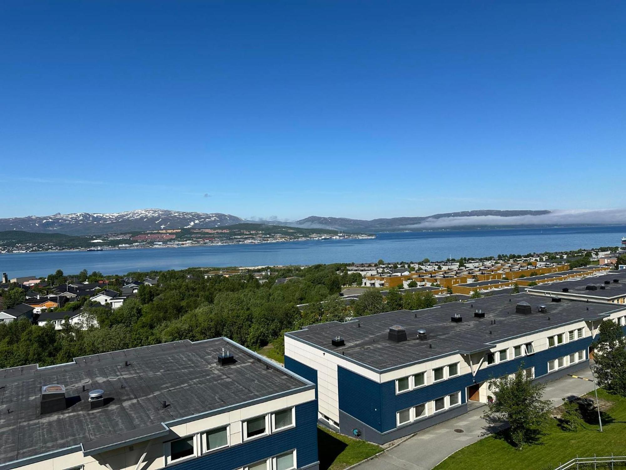 Miracle Tromso, Cozy Double Bed Private In A Shared With Stunning Views Tromso