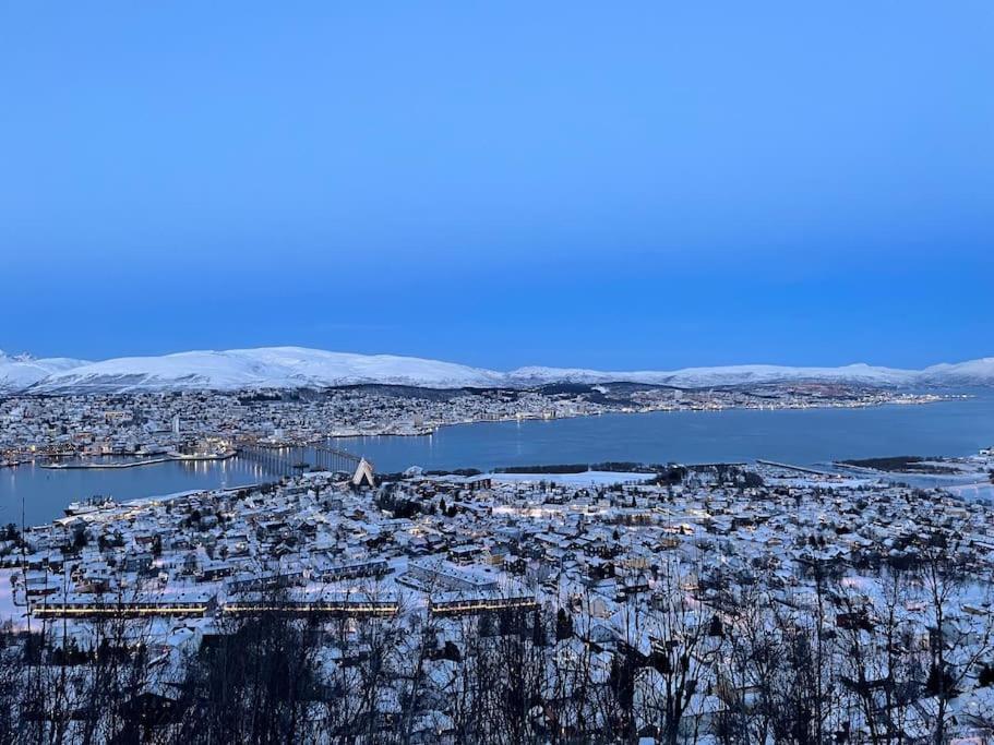 Luxury L Perfect For Large Groups L Quiet And Free Garage Tromso