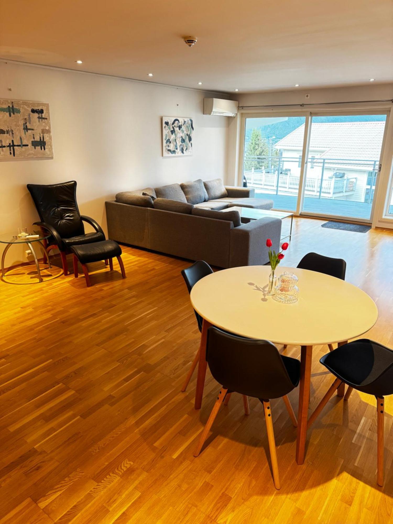 Sentral Med Fantastisk Utsikt Apartment *