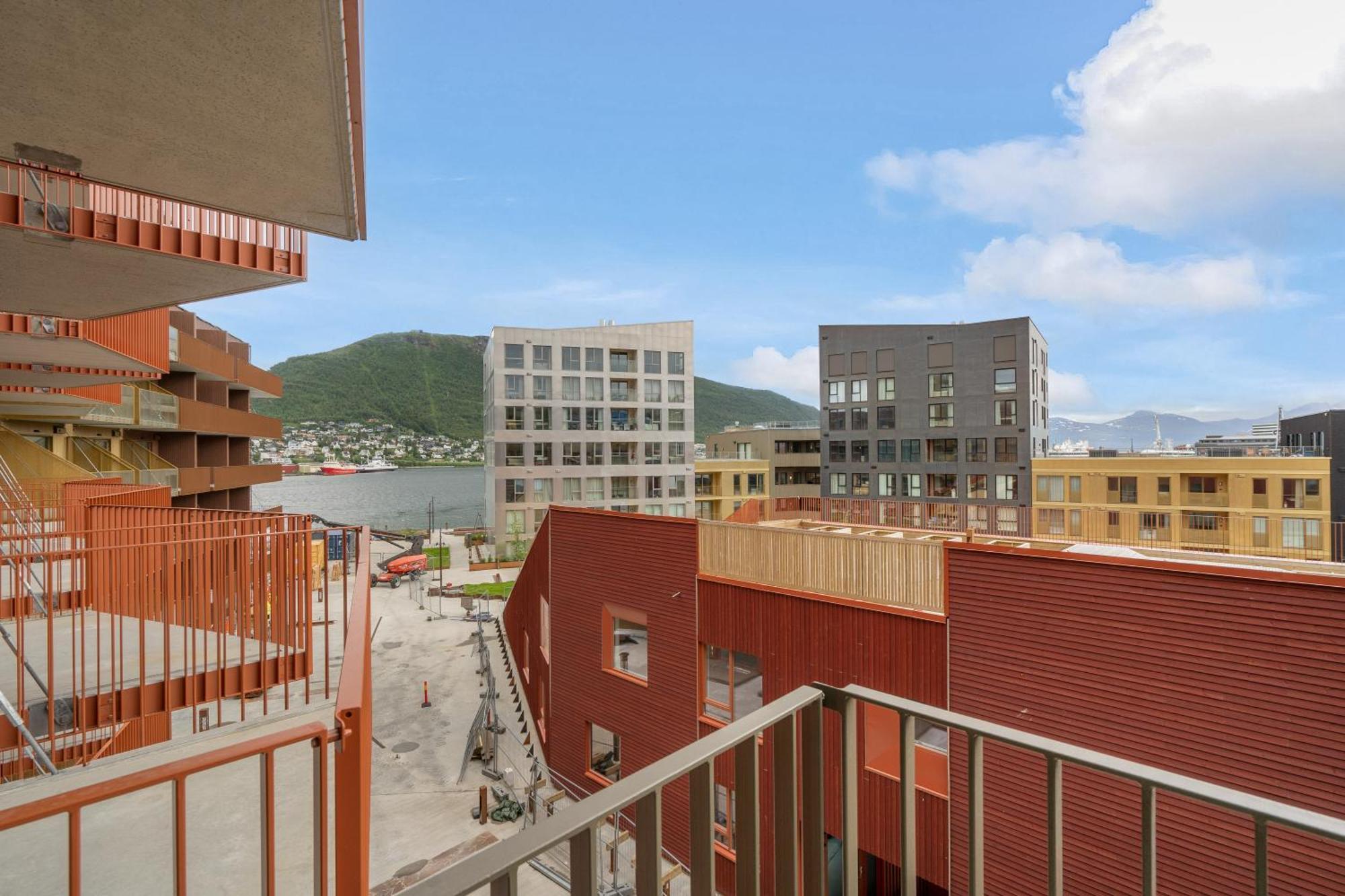 Sleek 1bd With Sea View Tromsø