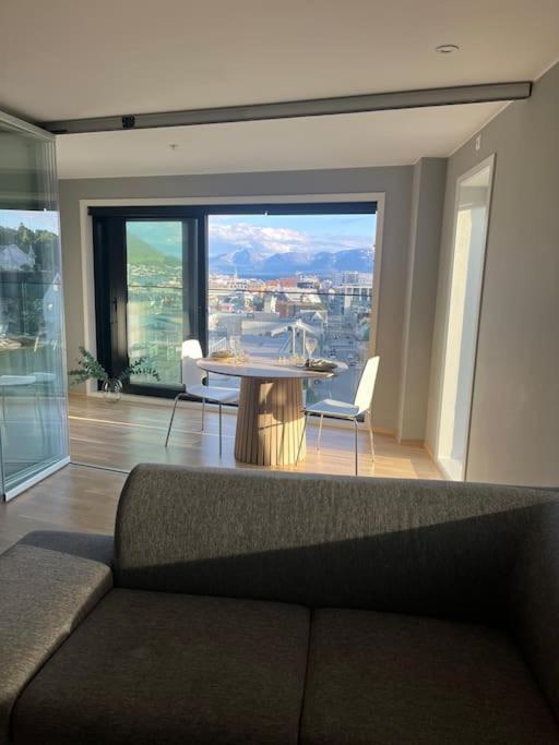 Apartment Center 7th Floor With Beautiful View *