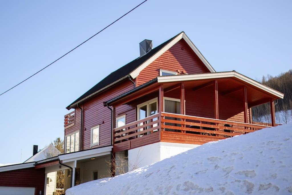 Big Family House With 3 Bedrooms Holiday home Tromso