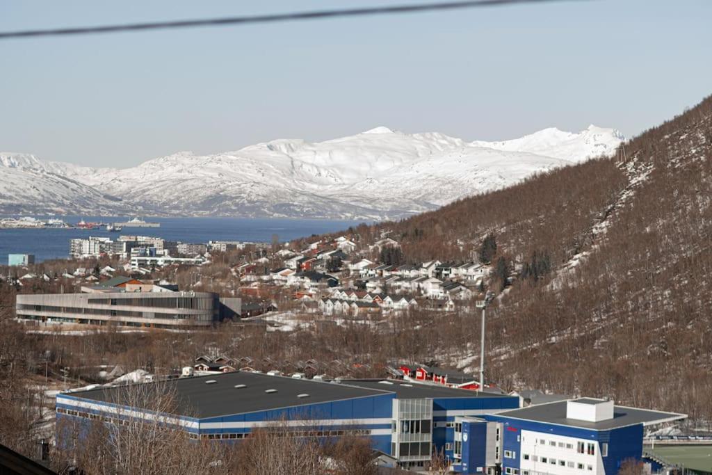 Big Family House With 3 Bedrooms Holiday home Tromso
