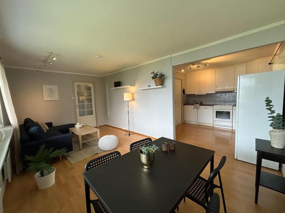 Romslig Tilbaketrukket I - Gratis Parkering Apartment *