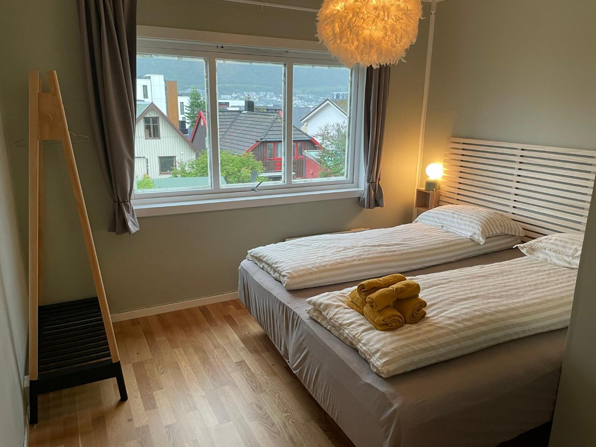 Centrally Located In Classic Townhouse Appartement *