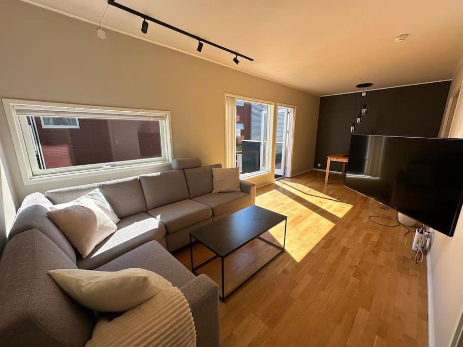 Cozy 2 Bedroom Apartment *