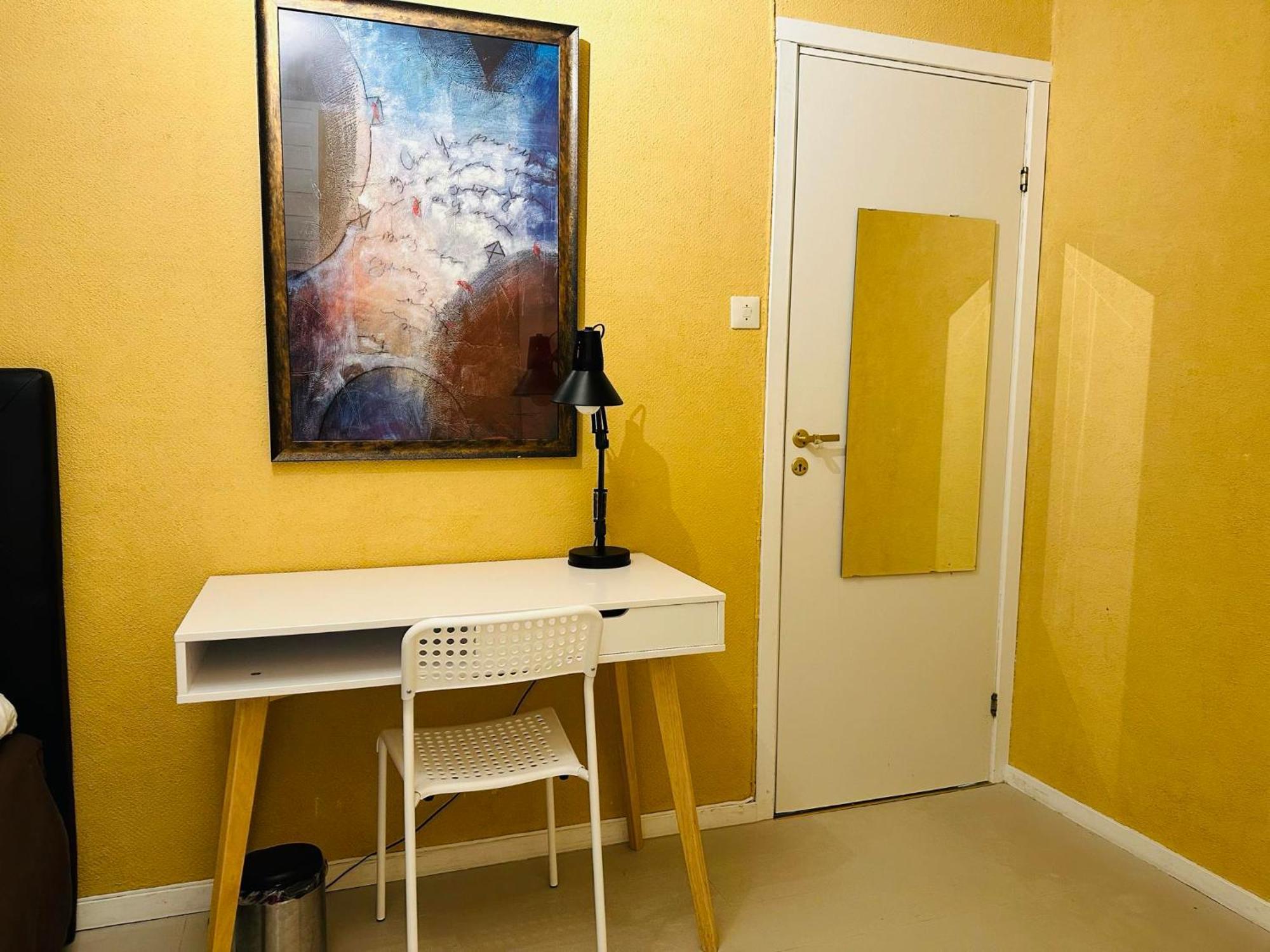 Homestay Miracle Tromso, Cozy Double Bed Private In A Shared With Stunning Views Tromso