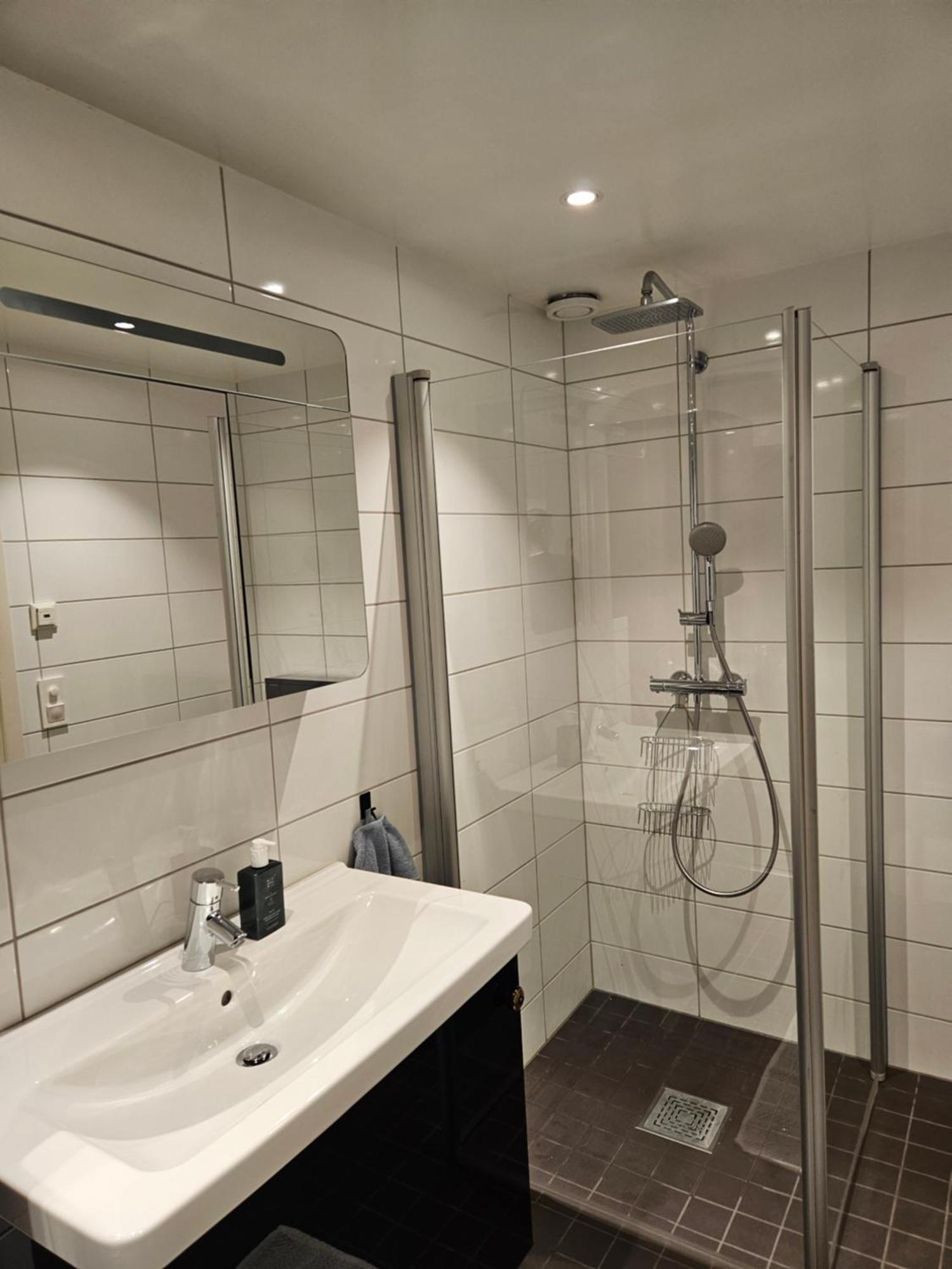 Modern In Center Apartment