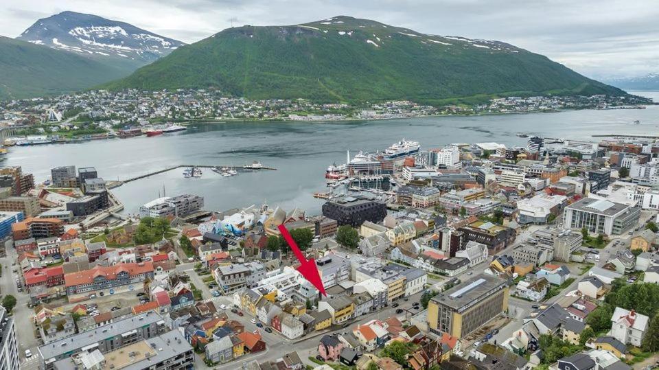 Downtown With Queensize Bed And Parking Tromsø