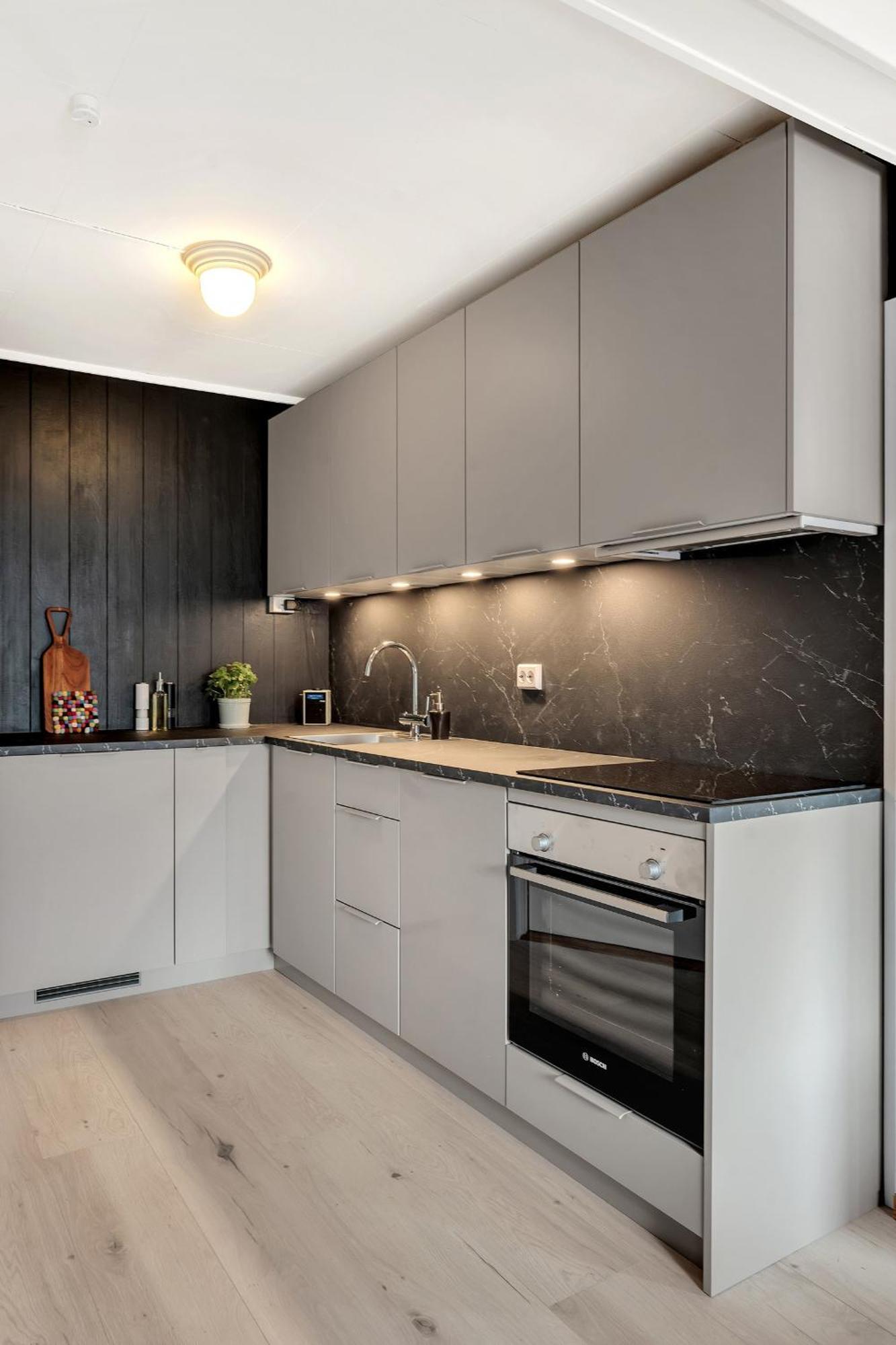 Apartment Downtown With Queensize Bed And Parking *