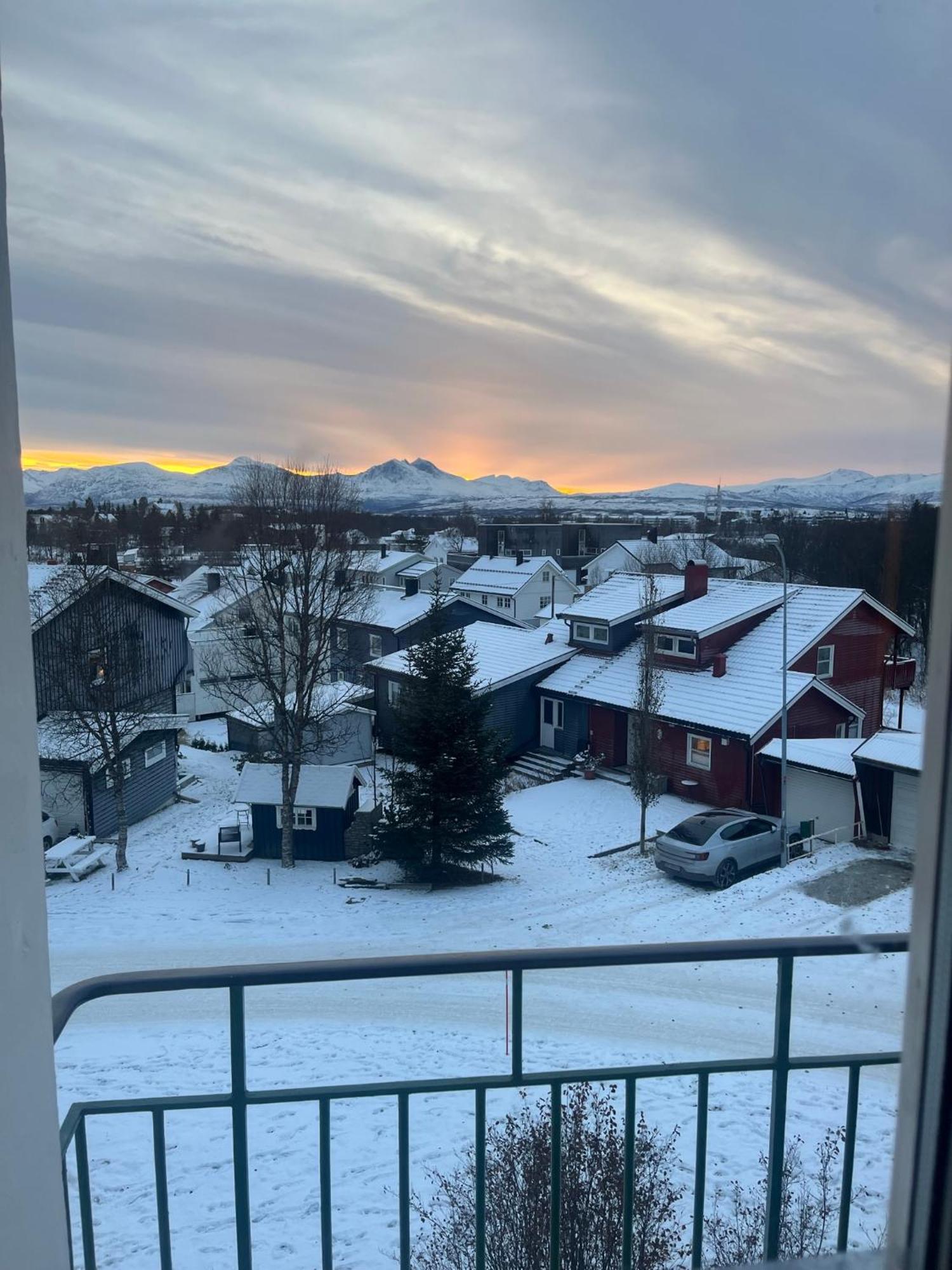 Apartment Sentral Liten Med Fin Utsikt Og Parkering Tromso