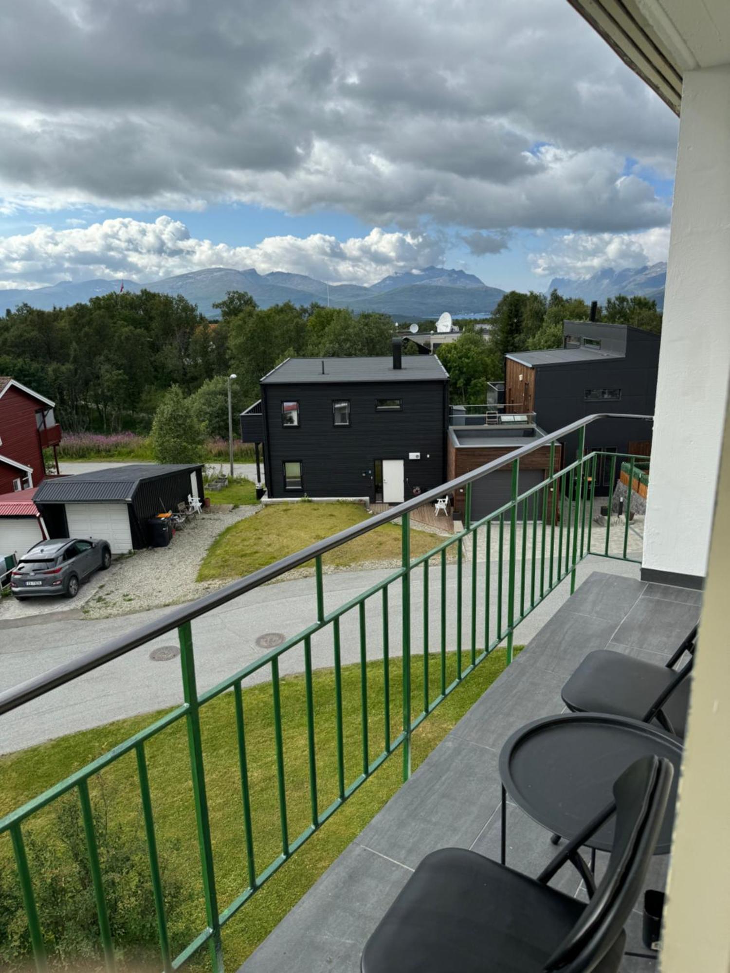 Sentral Liten Med Fin Utsikt Og Parkering * Tromso