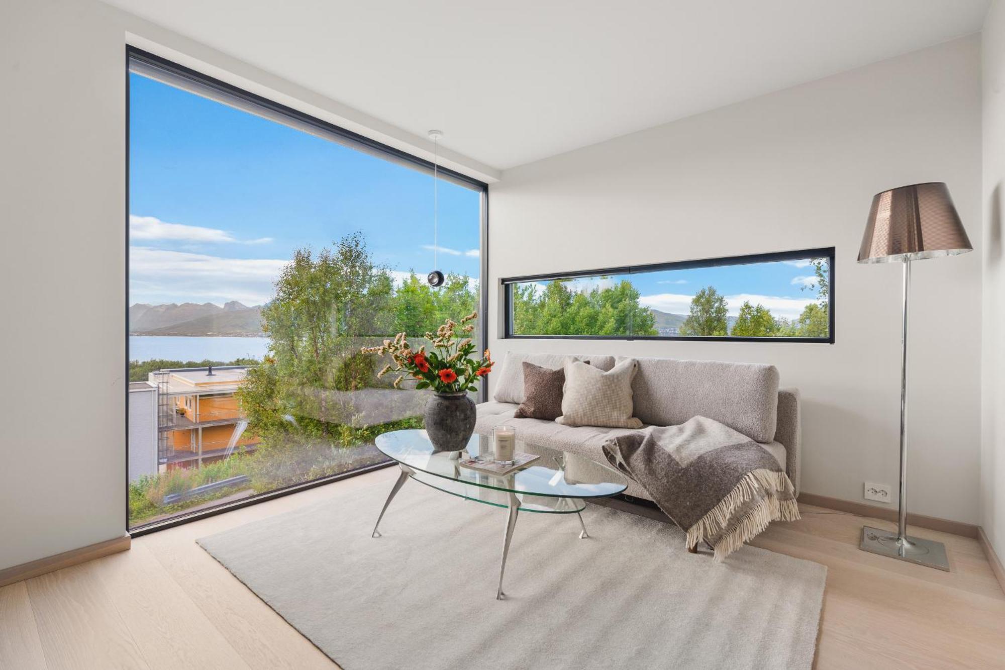 Luxury In With Fantastic Views Villa