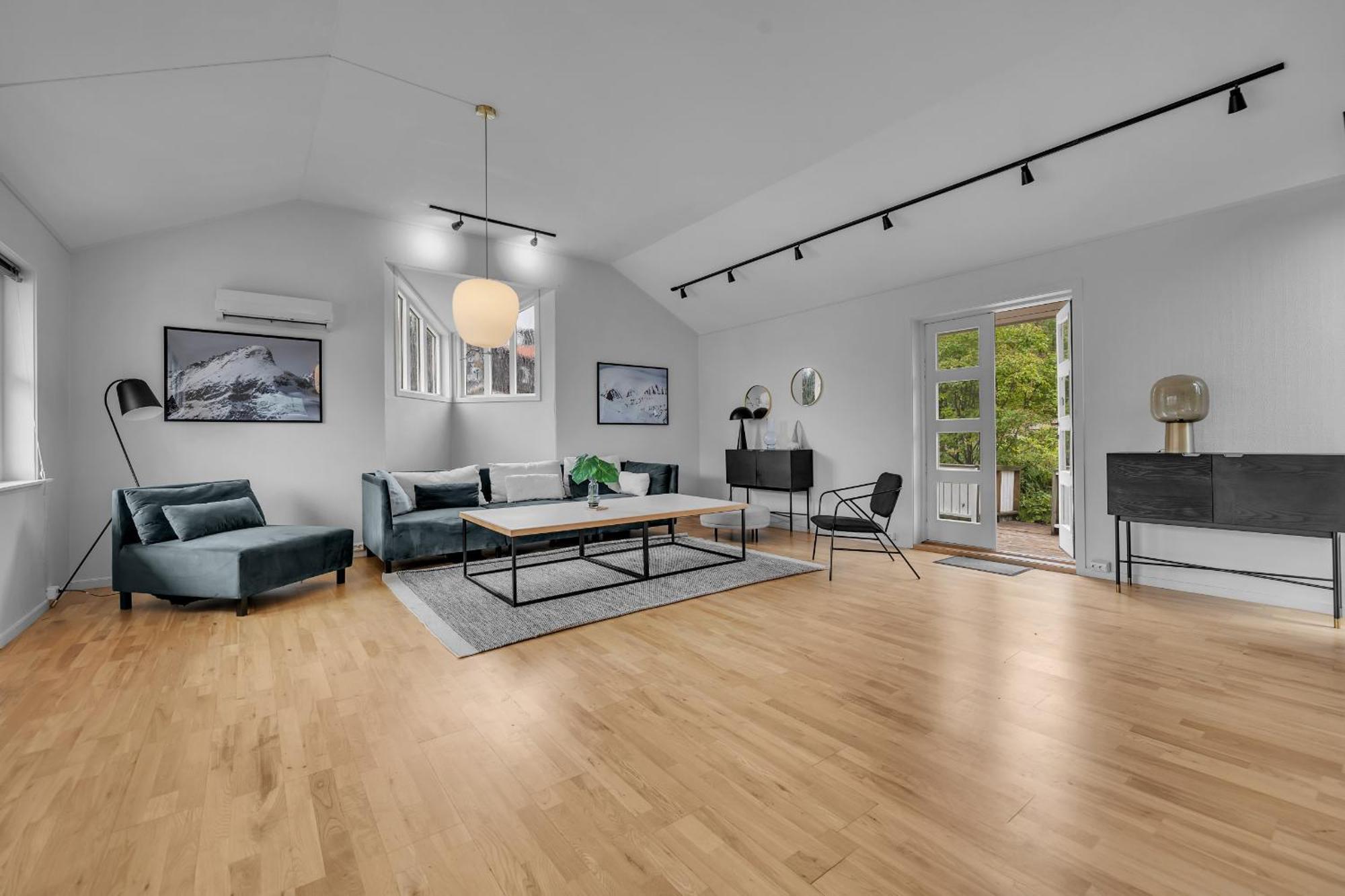 Large Modern House With A View Apartment