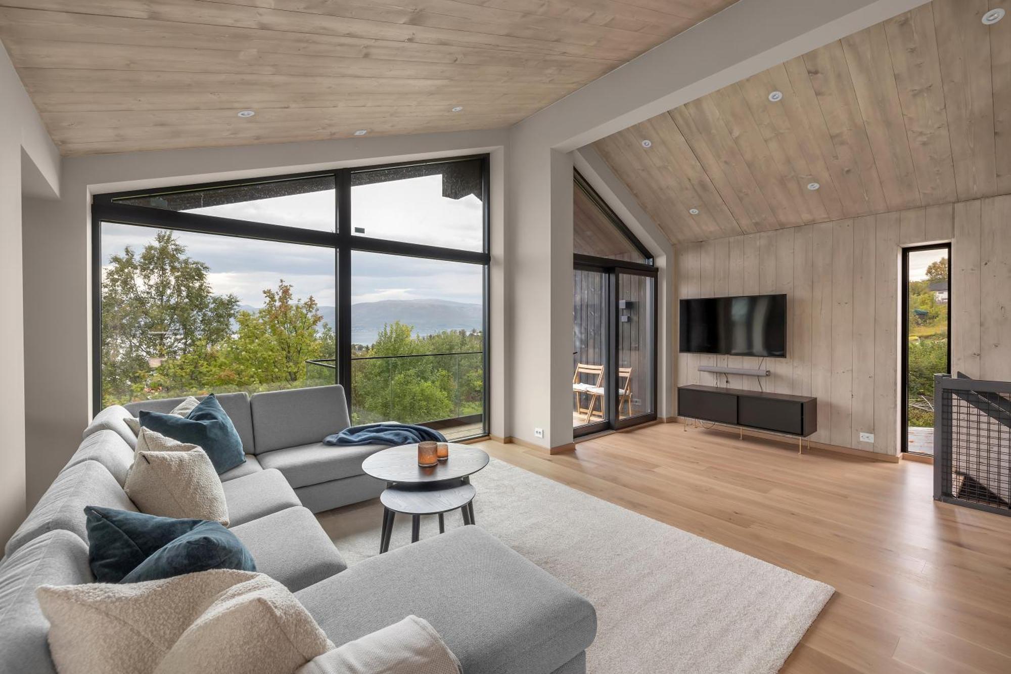 Nansen - New Exclusive Villa, Multiple Units Tromso