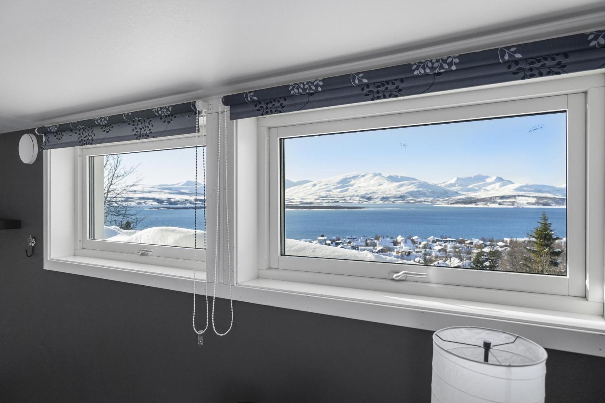 Med Panoramautsikt Og Terrasse Tromso