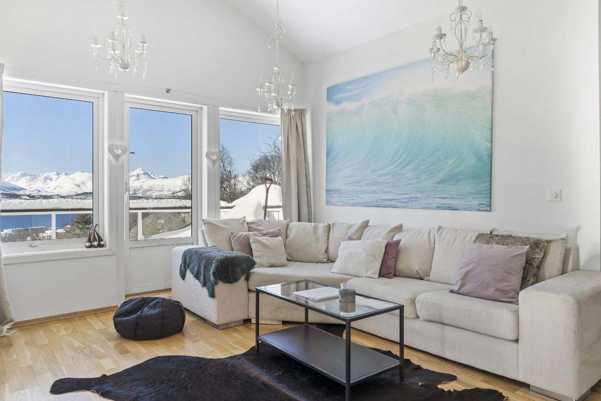 Med Panoramautsikt Og Terrasse *