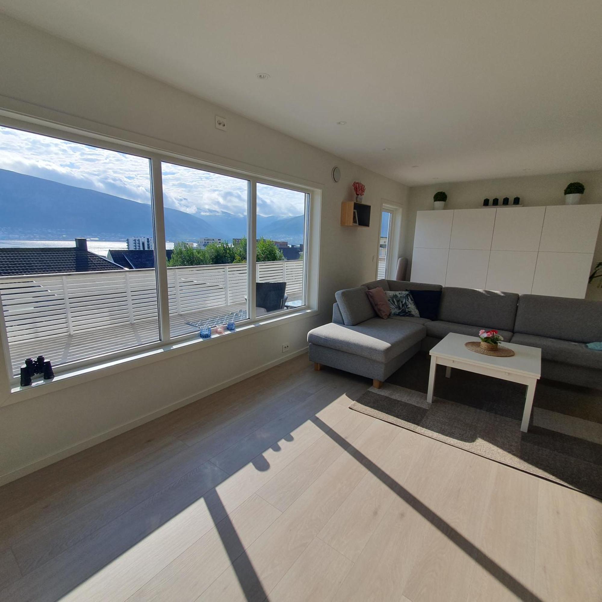 Arctic View - Sentral With Free Parking Apartment Tromso
