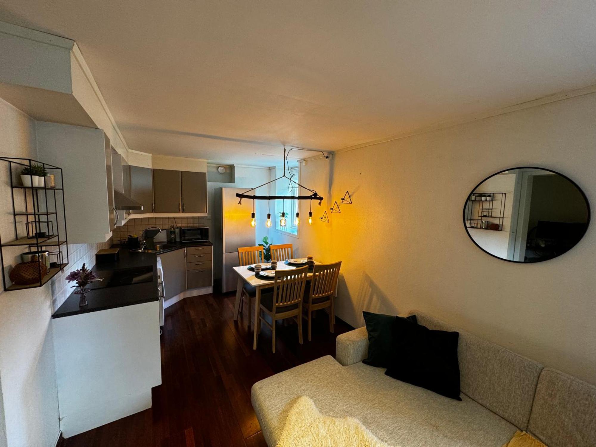 Central, 2 Bedroom, Free Parking Apartment