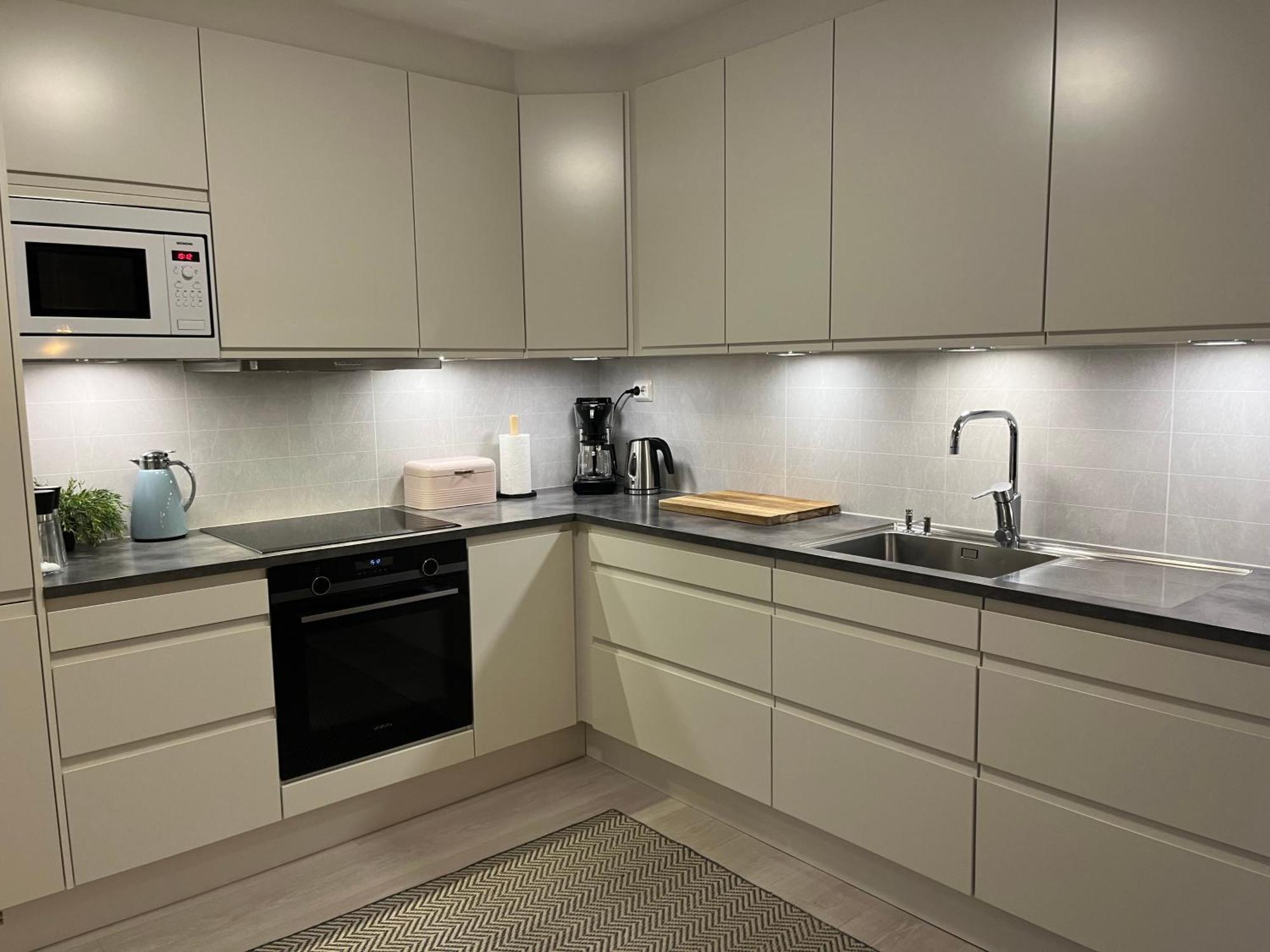 Apartment I Med Flott Standard - Naert Alt Tromso