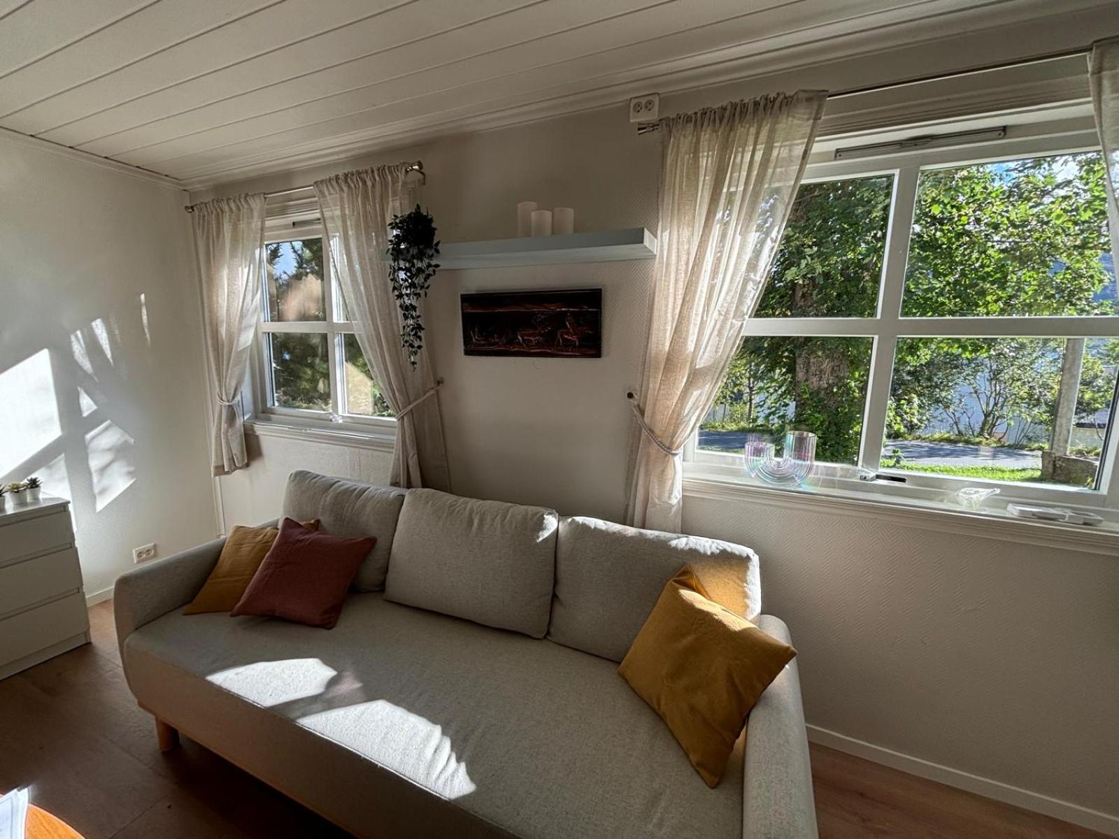 Charming Steps From Center Apartment *