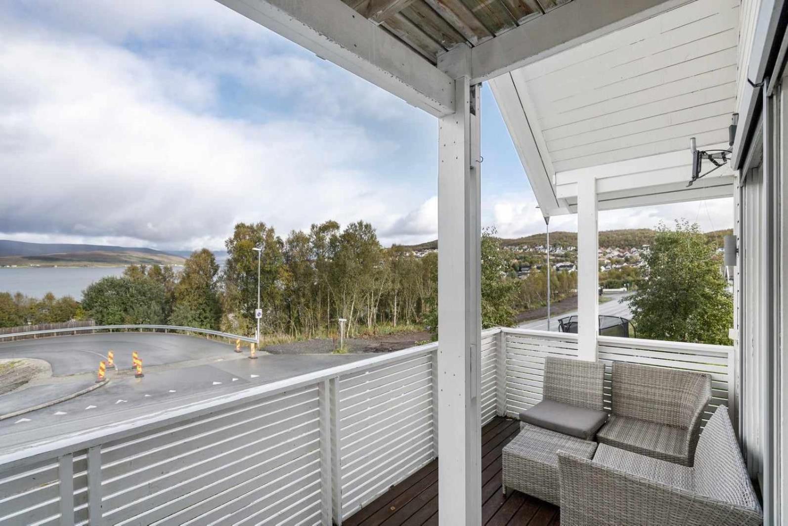 Lovely 4 Bedroom House With The View Of Aurora