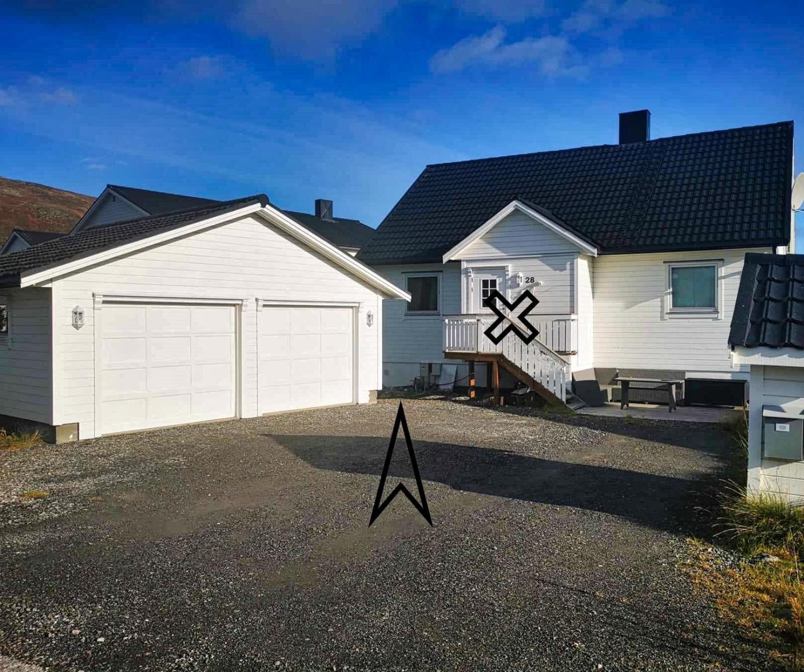 Modern 2 Bedroom Luxury King Bed, New Queen Bed, Free Parking, Perfect For Aurora Hunting And Exploring Kvaloya, Tromso, And Surrounding Islands Year-round