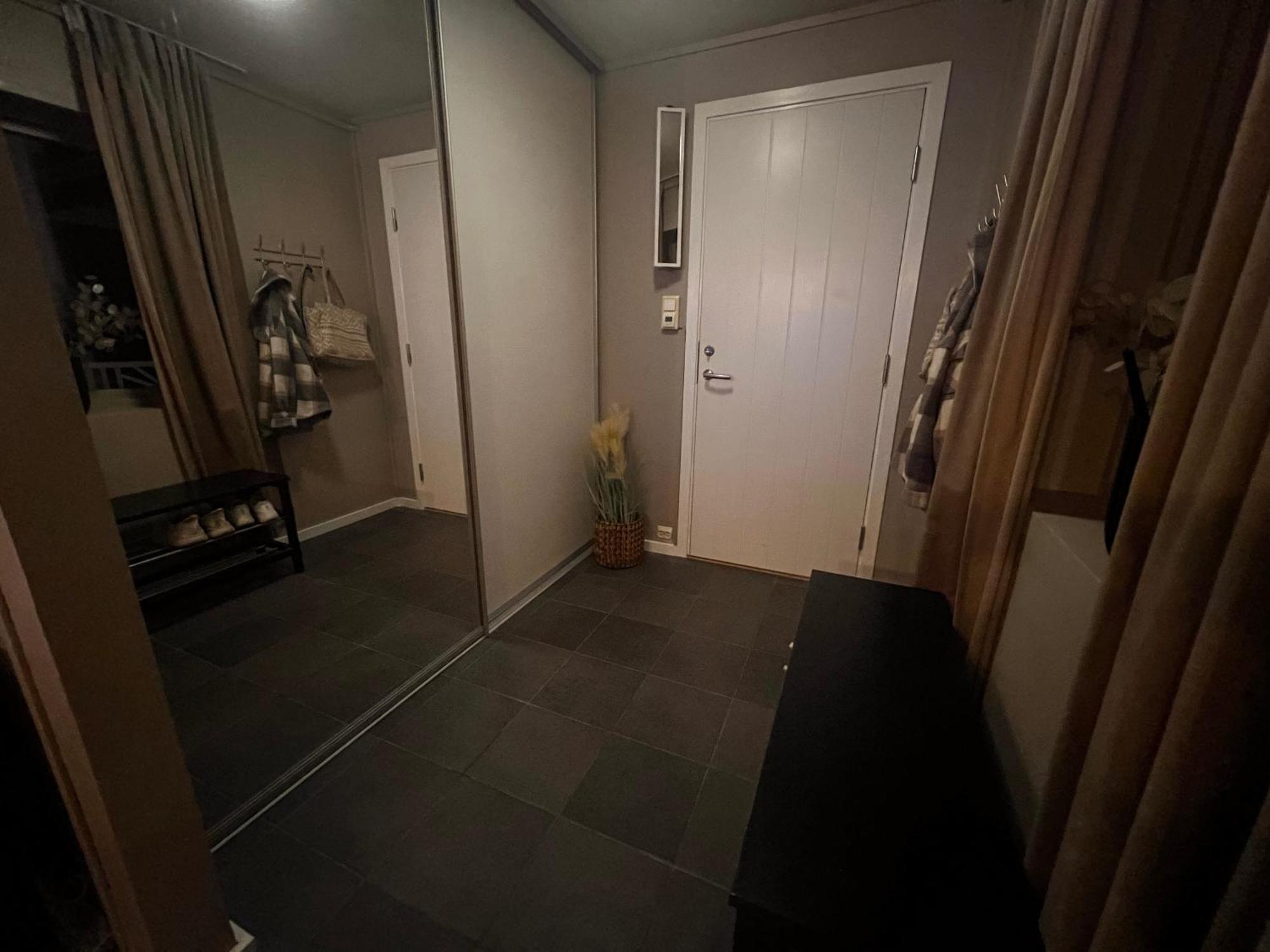 Romslig Og Moderne Apartment Tromso