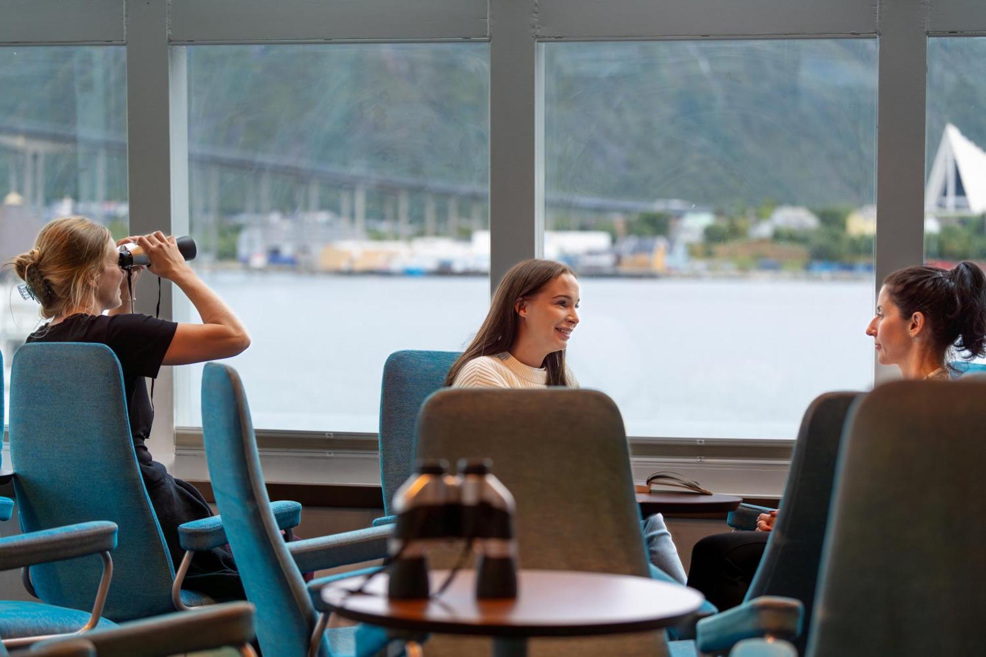 24hrs Northern Lights & Whale Watching Cruise