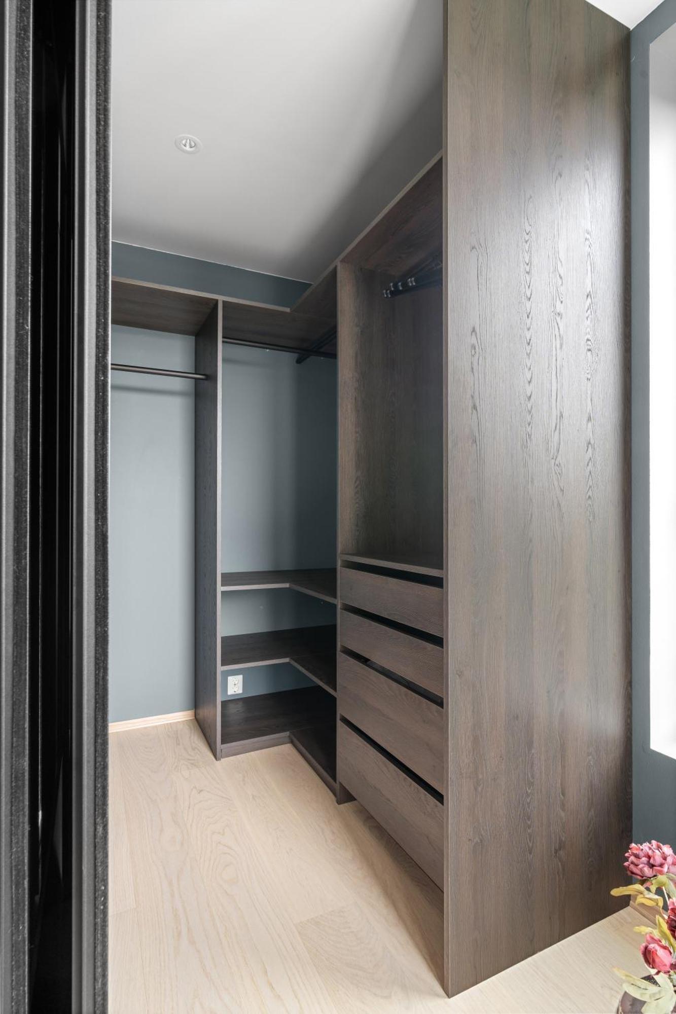 Luxury Downtown With 2 Bedrooms And 2 Bathrooms And Parking Apartment