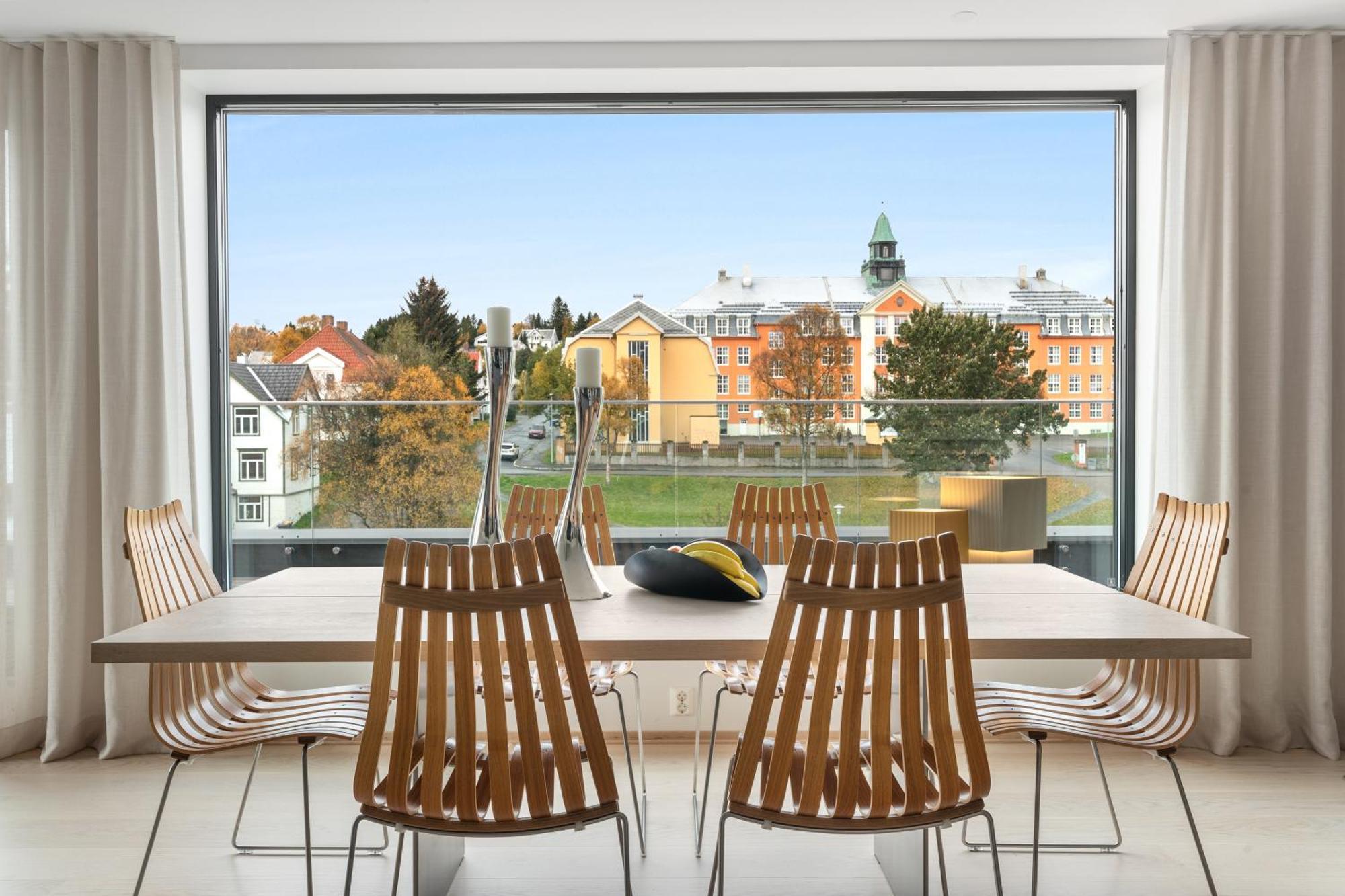 Apartment Luxury Downtown With 2 Bedrooms And 2 Bathrooms And Parking *
