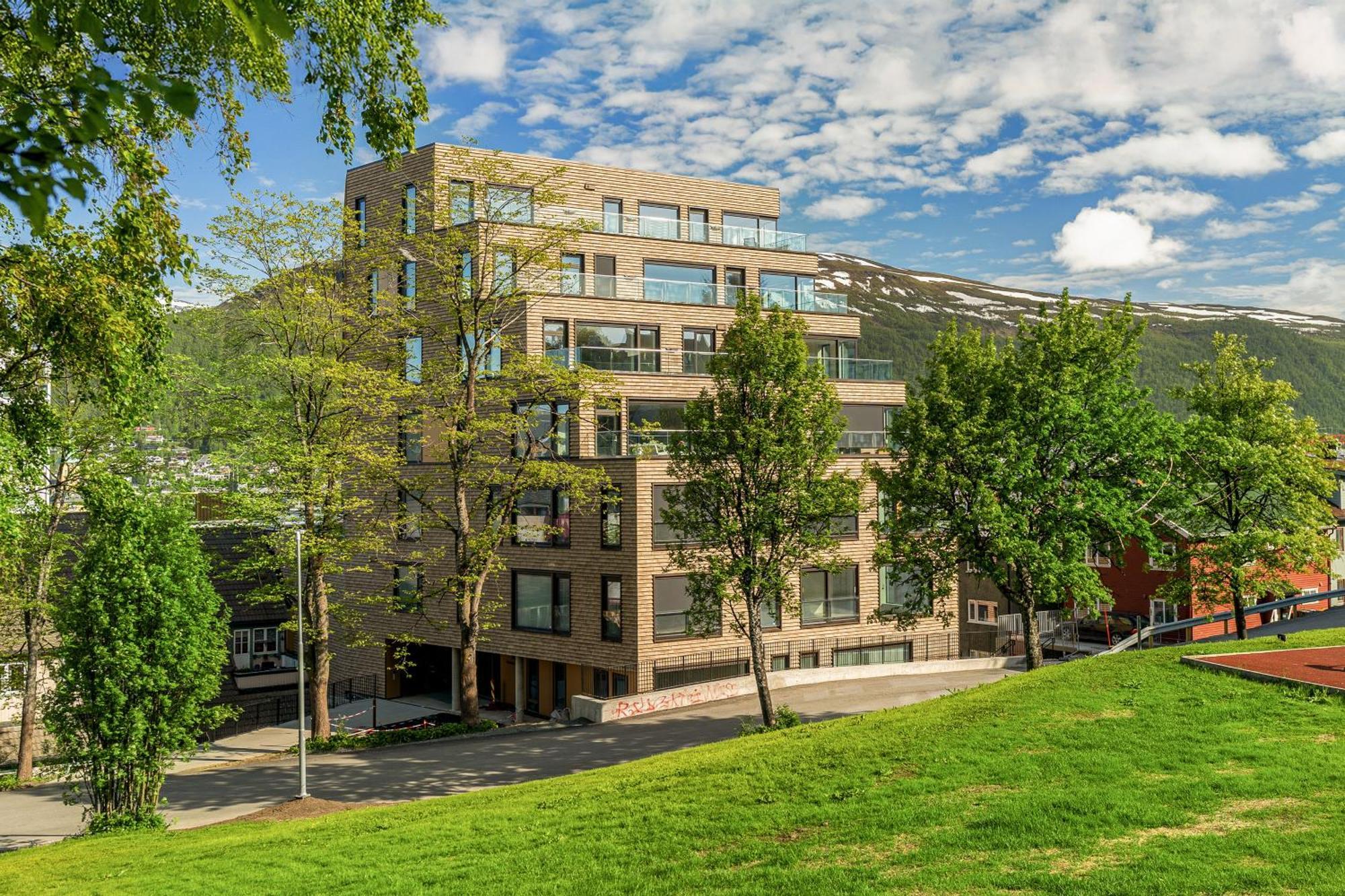 Luxury Downtown With 2 Bedrooms And 2 Bathrooms And Parking Apartment Tromso