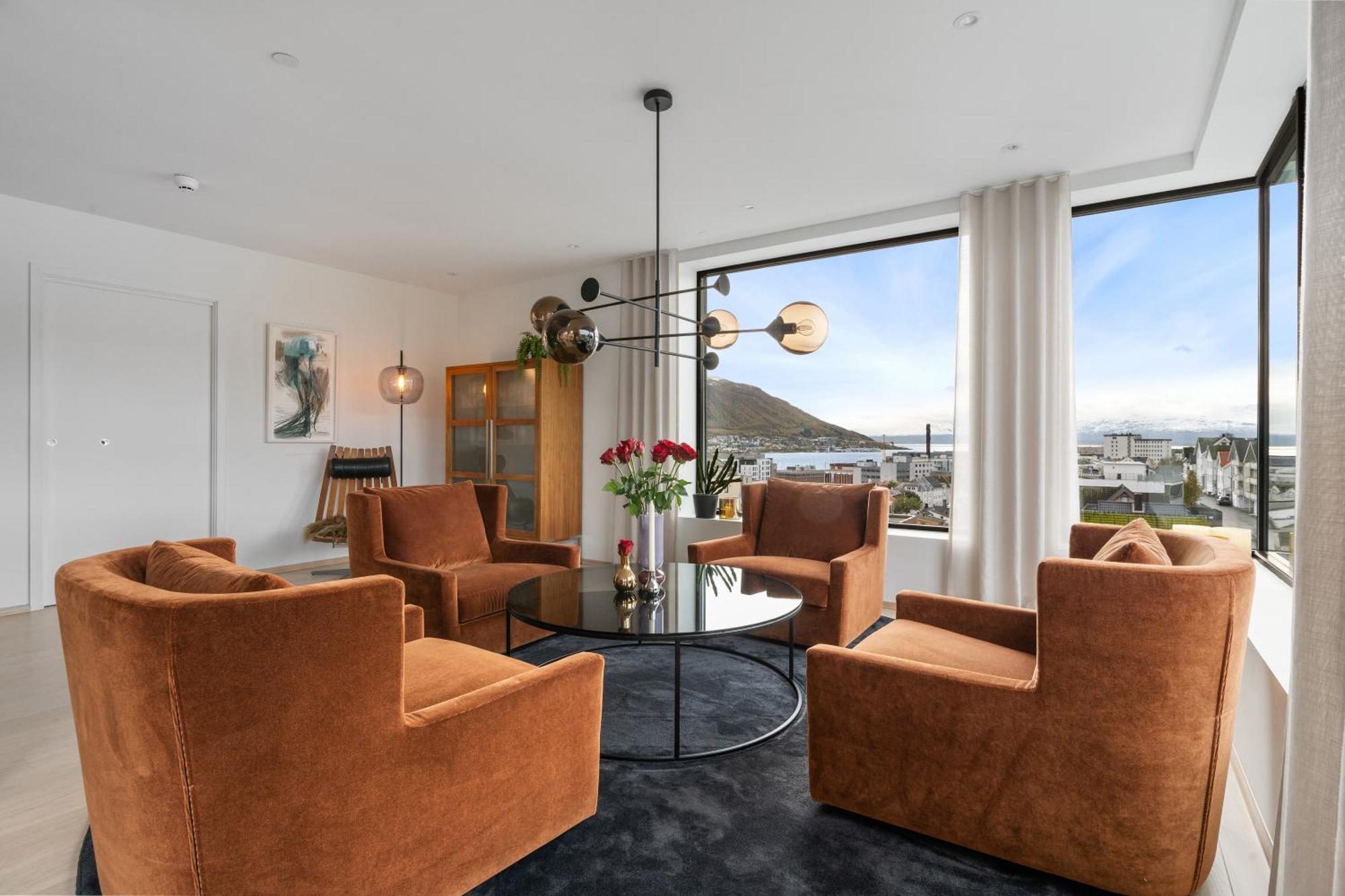 Luxury Downtown With 2 Bedrooms And 2 Bathrooms And Parking Tromso