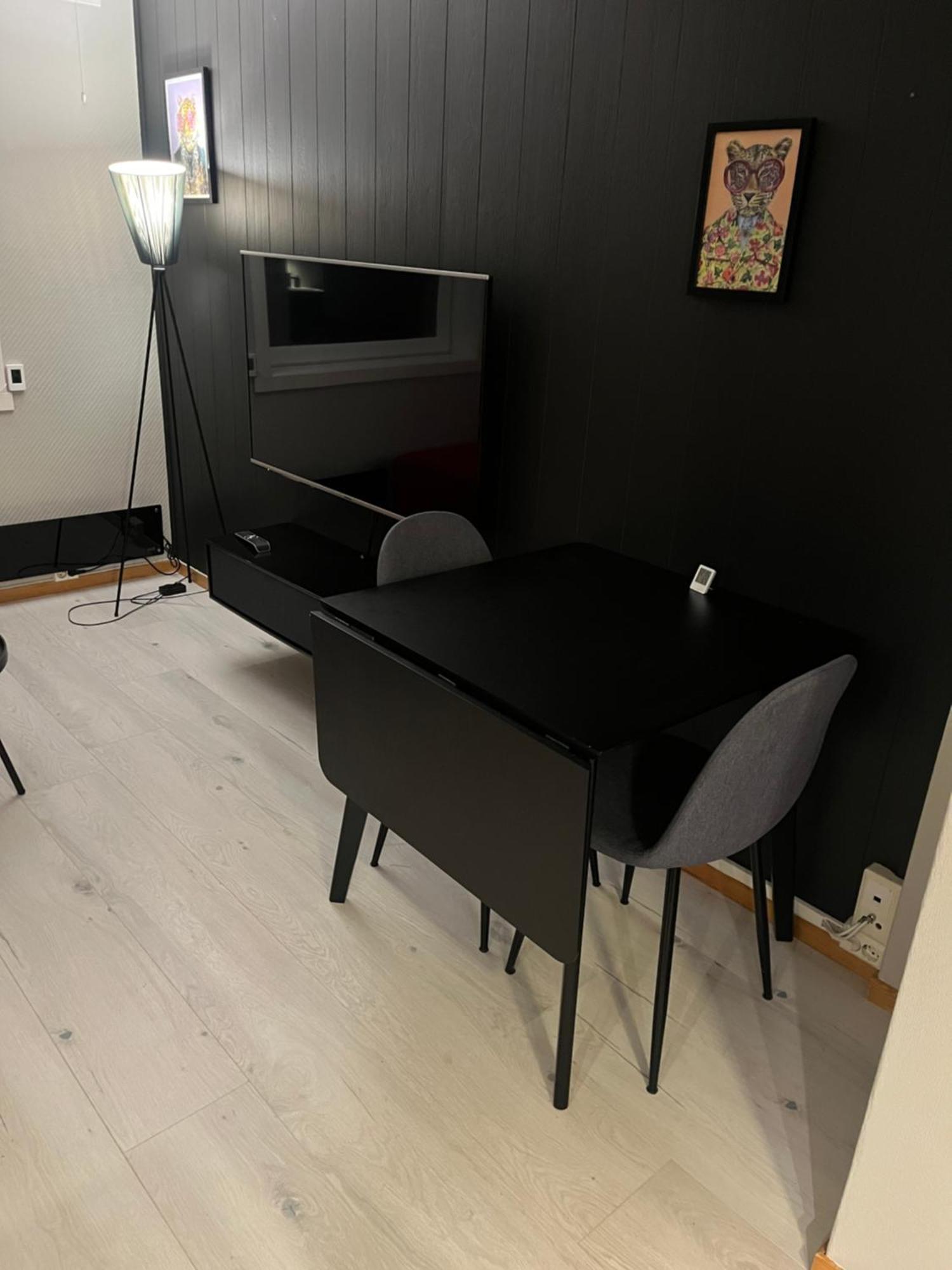 Downtown With Queensize Bed And Parking Tromsø