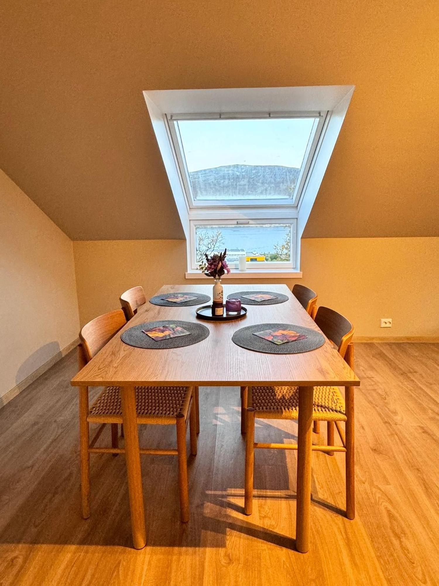 Cozy With Two Bedrooms And Beautiful View Tromso
