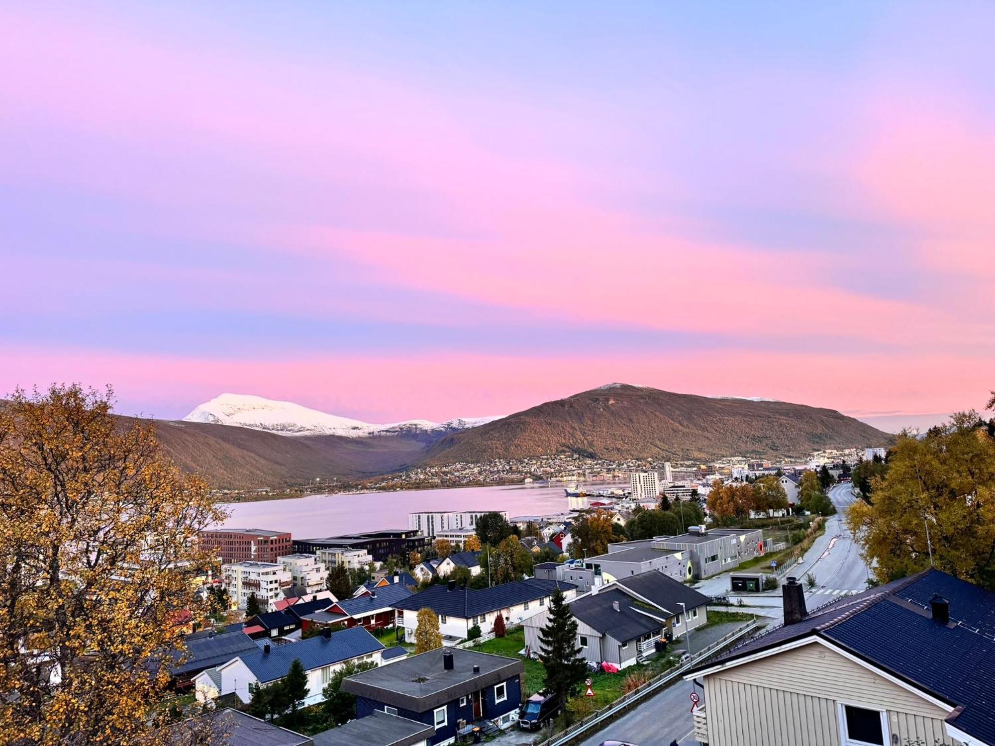 Cozy With Two Bedrooms And Beautiful View Apartment *