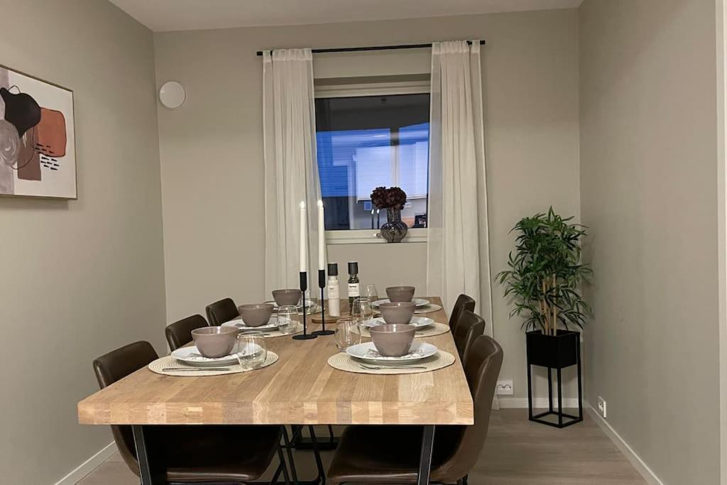 New Renovated Near The Airport With 3 Double Beds *
