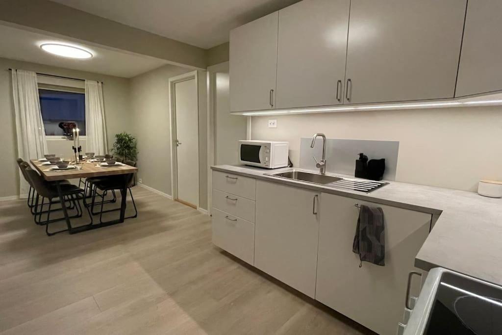 Leilighet New Renovated Near The Airport With 3 Double Beds