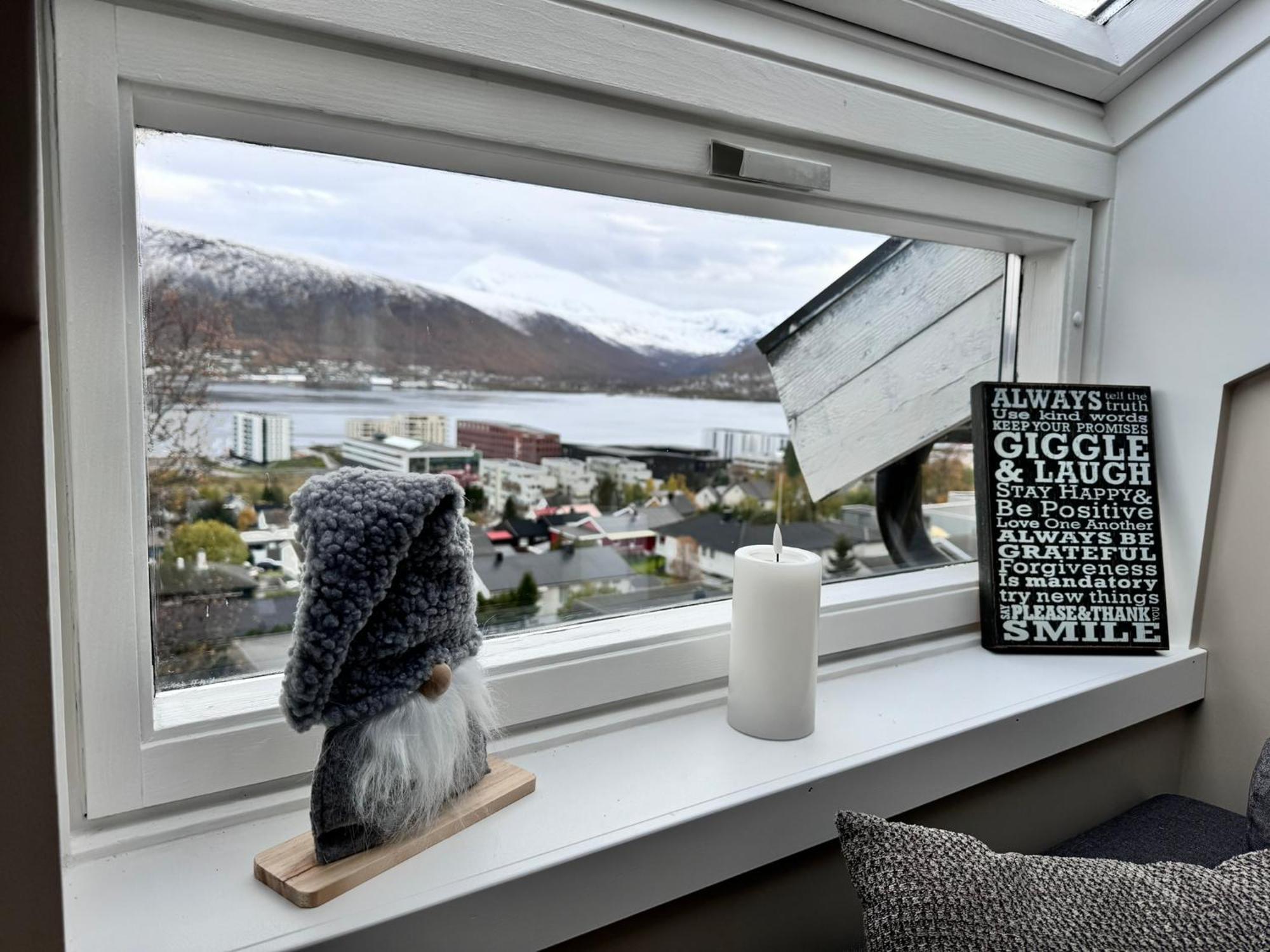 Cozy With Two Bedrooms And Beautiful View Apartment *