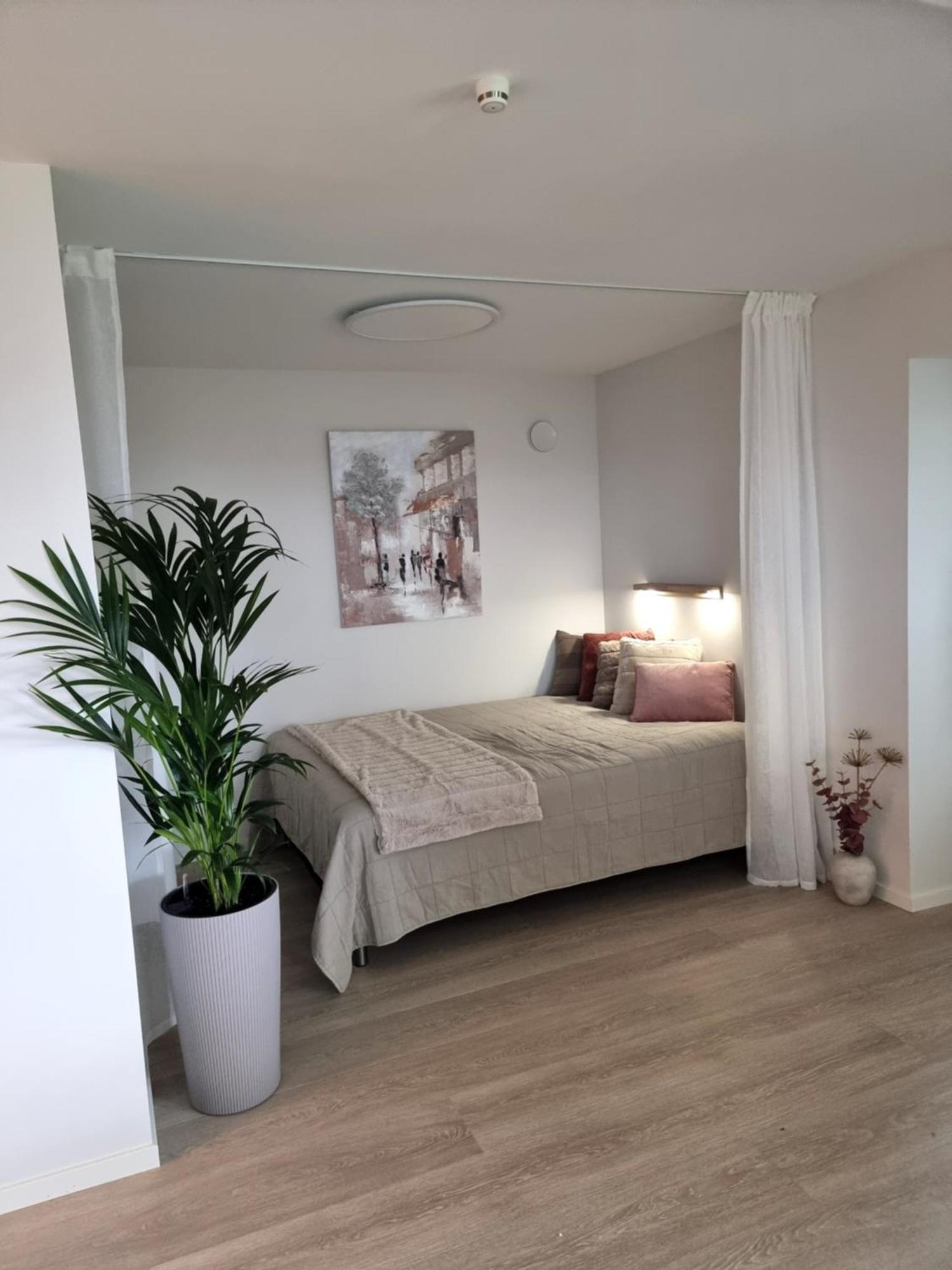 New Renovated Near The Airport With 3 Double Beds Leilighet *