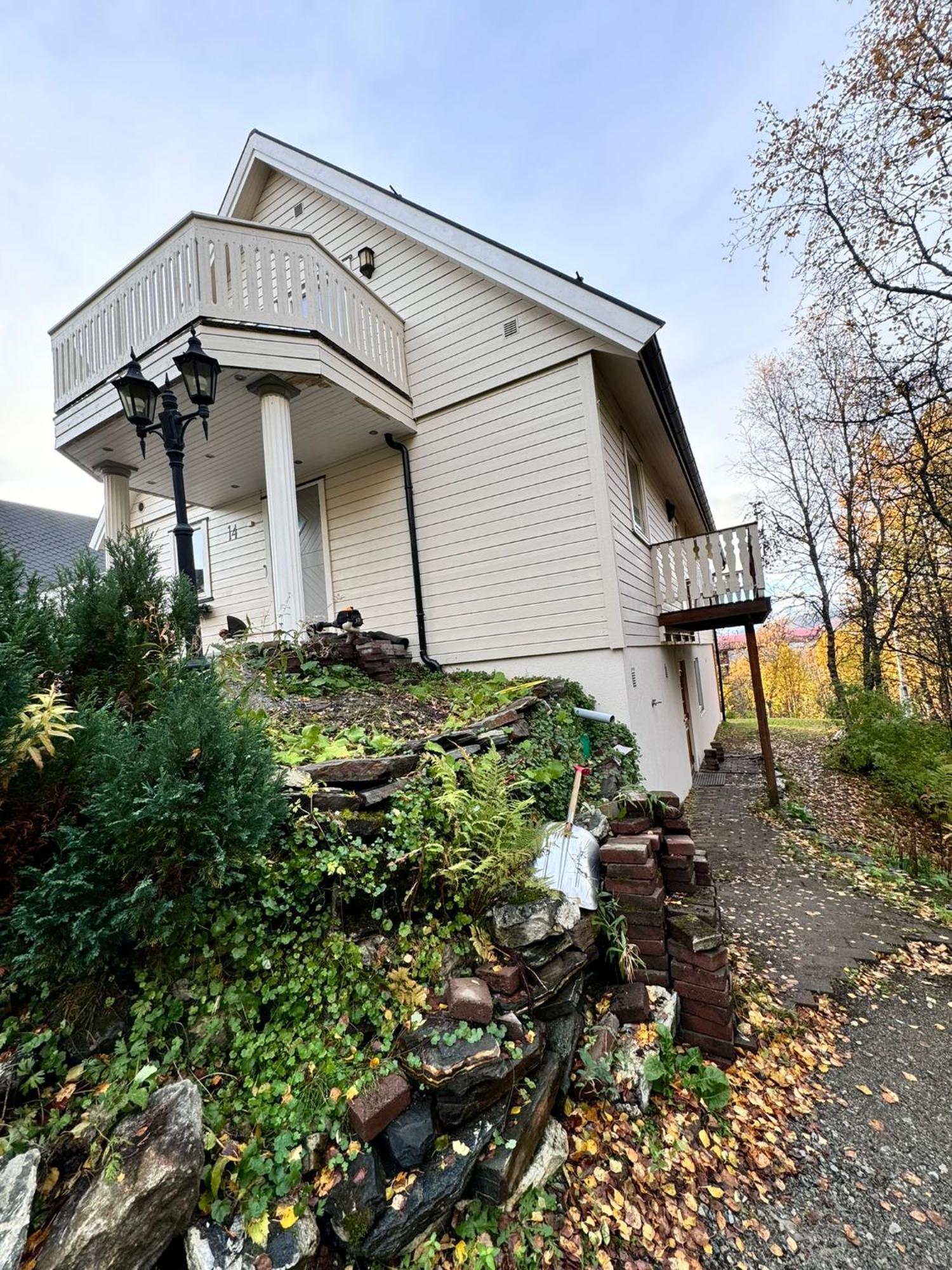 Cozy With Outside Terrace Apartment *