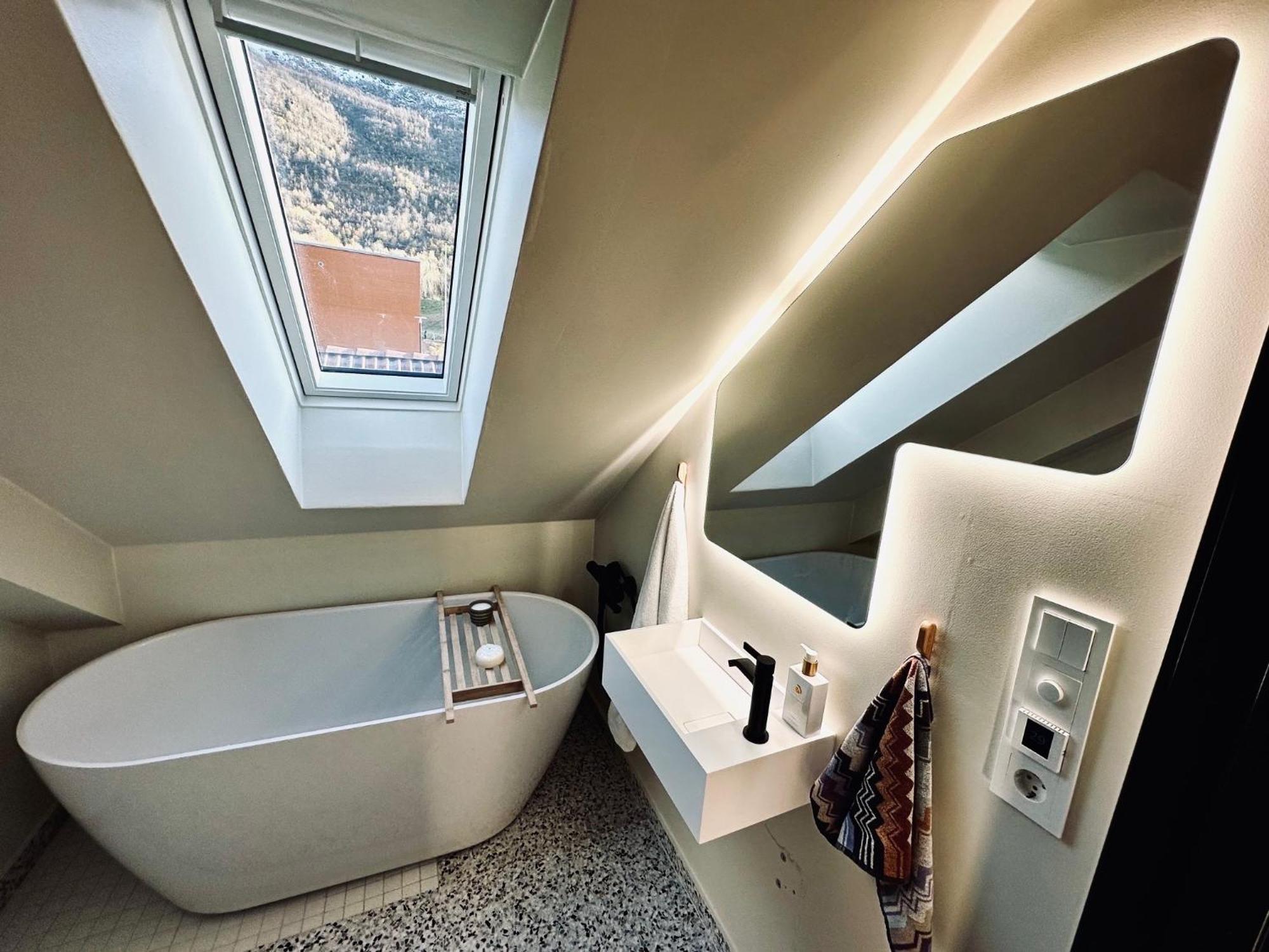 Urban Rooftop With Panoramic Sea View - Free Parking Appartement Tromsø