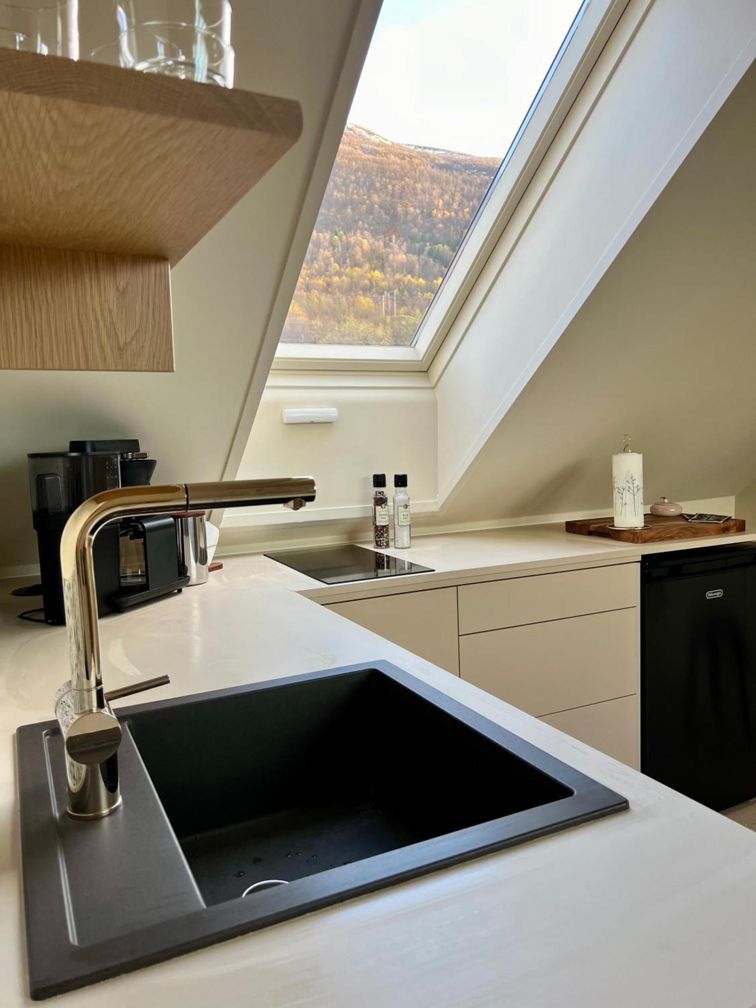Urban Rooftop With Panoramic Sea View - Free Parking Tromsø