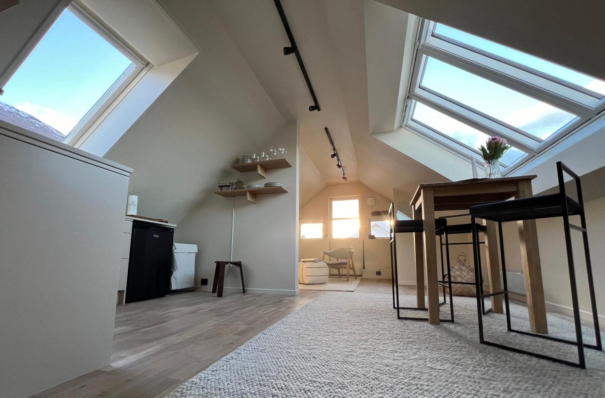 Urban Rooftop With Panoramic Sea View - Free Parking Appartement