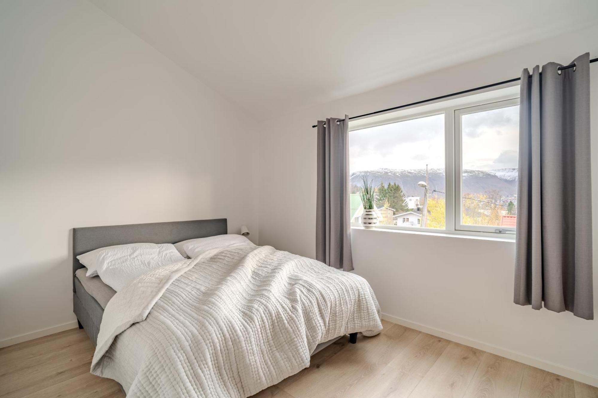 Staying 3 - New And Modern