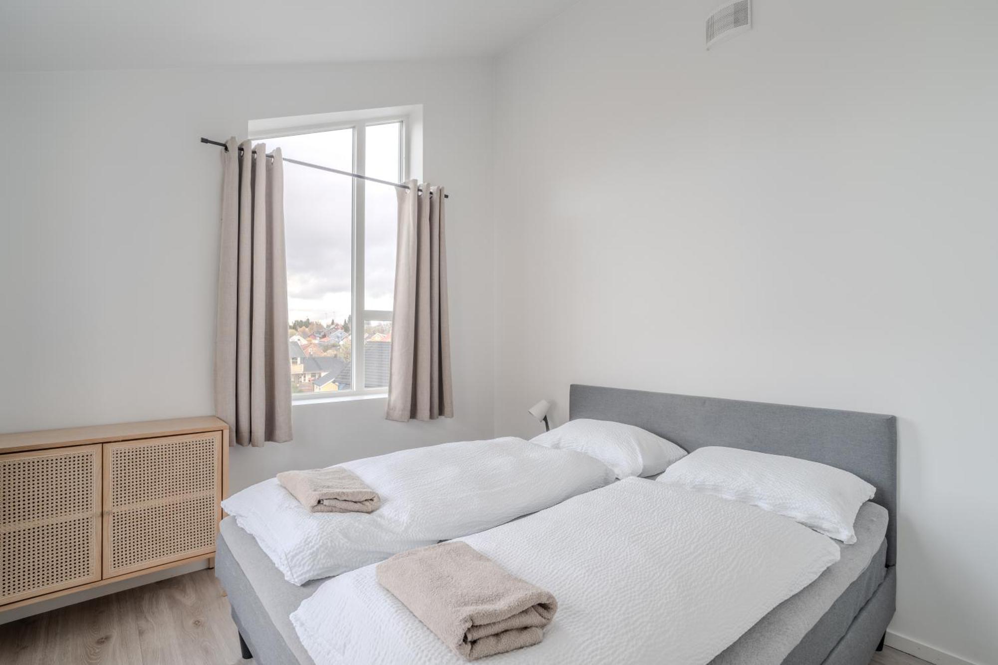 Staying 3 - New And Modern