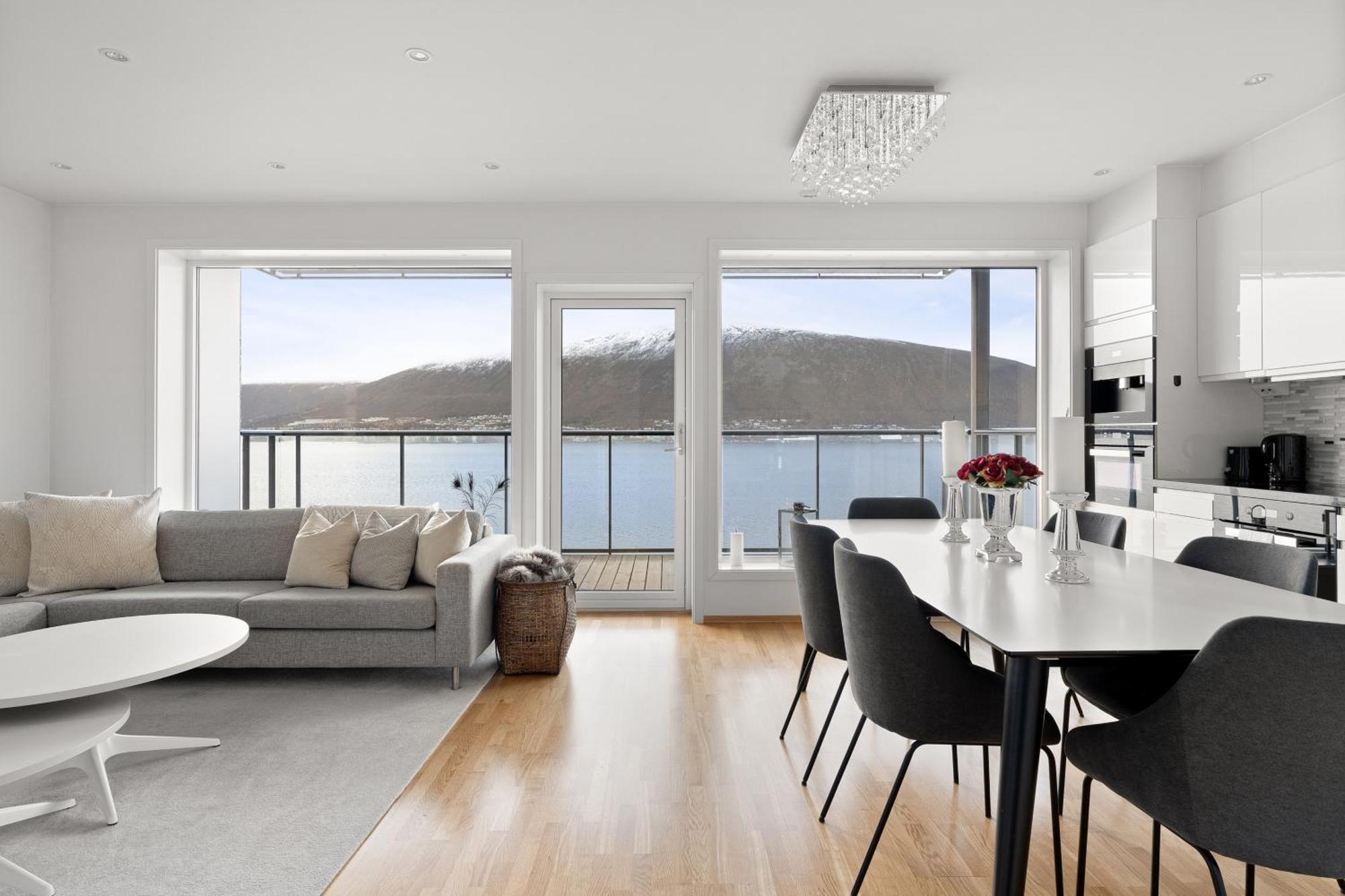 Beautiful With Seaview Apartment *